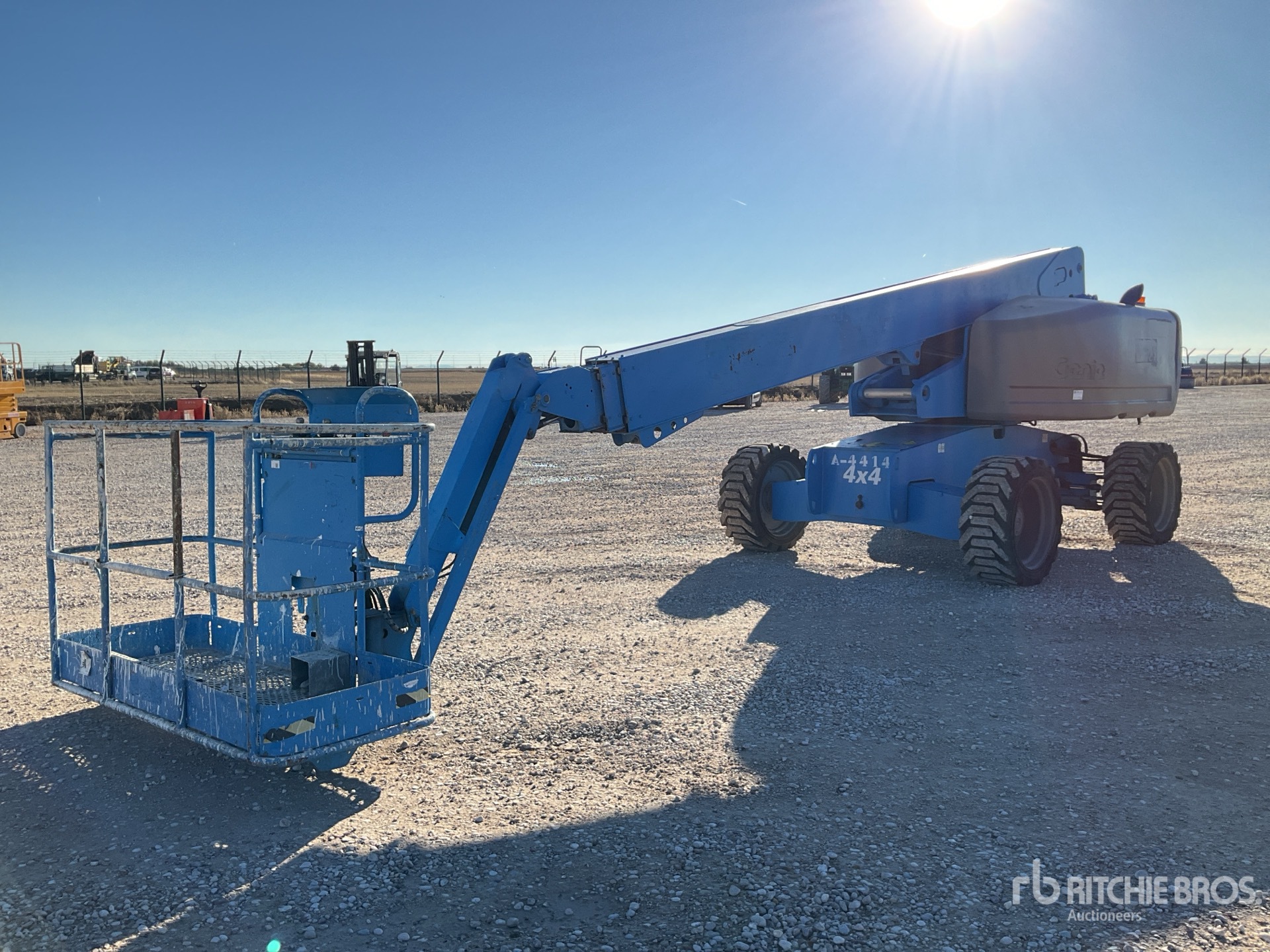 Aspect général with Image, coin arrière droit