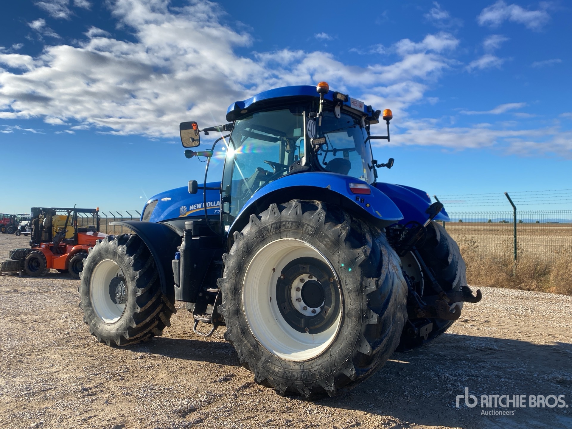 General Appearance with Foto, angolo posteriore sinistro