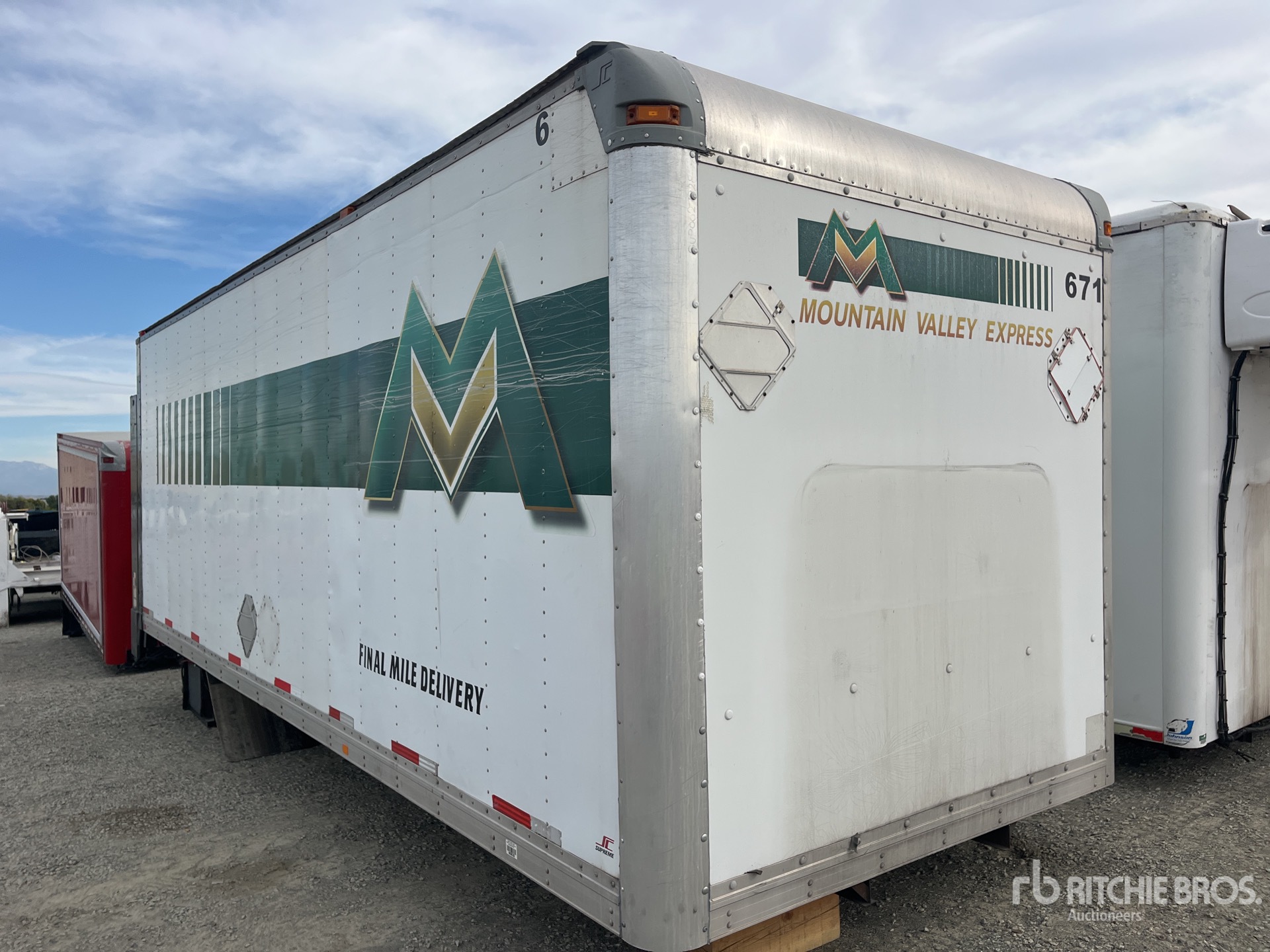 General Appearance with Picture, Right Front Corner