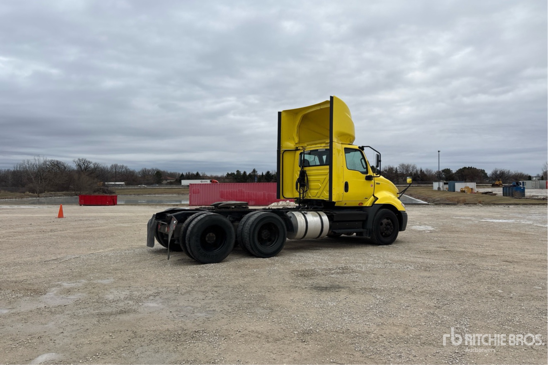 Aspect général with Image, coin arrière droit