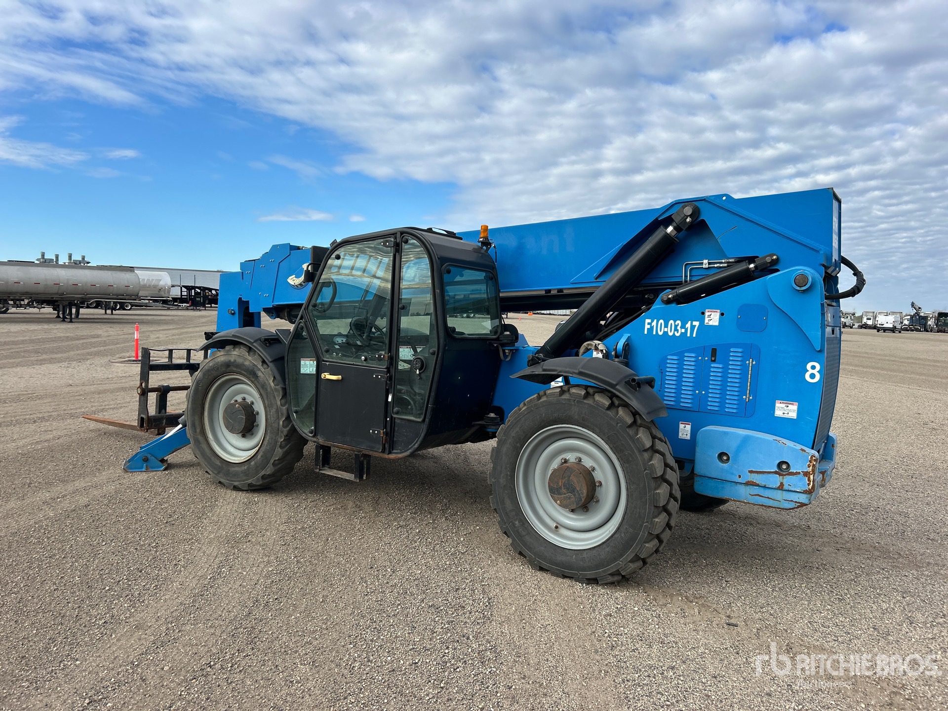 General Appearance with Bild, Ecke hinten links