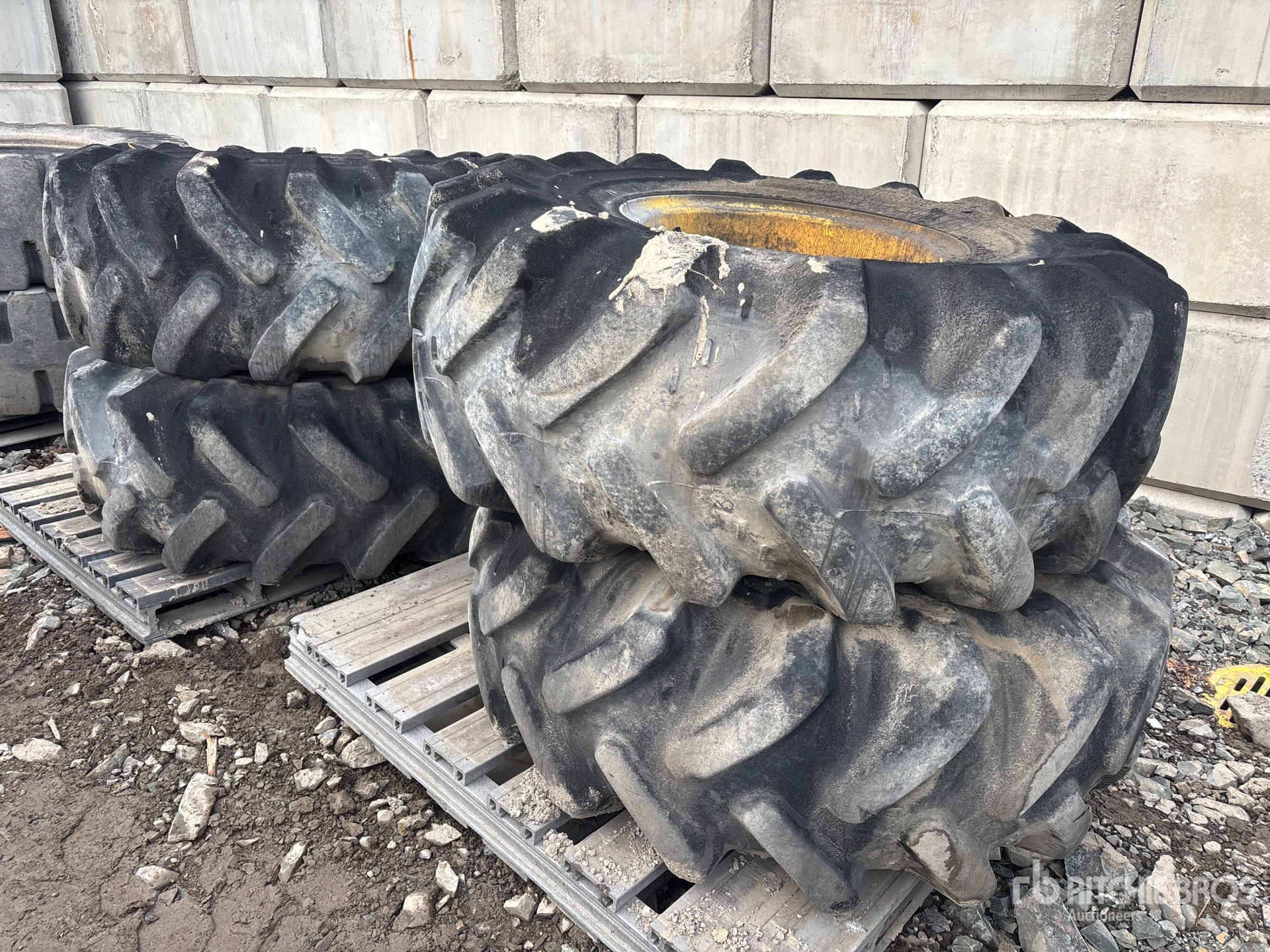 General Appearance with Bild, Ecke vorne rechts