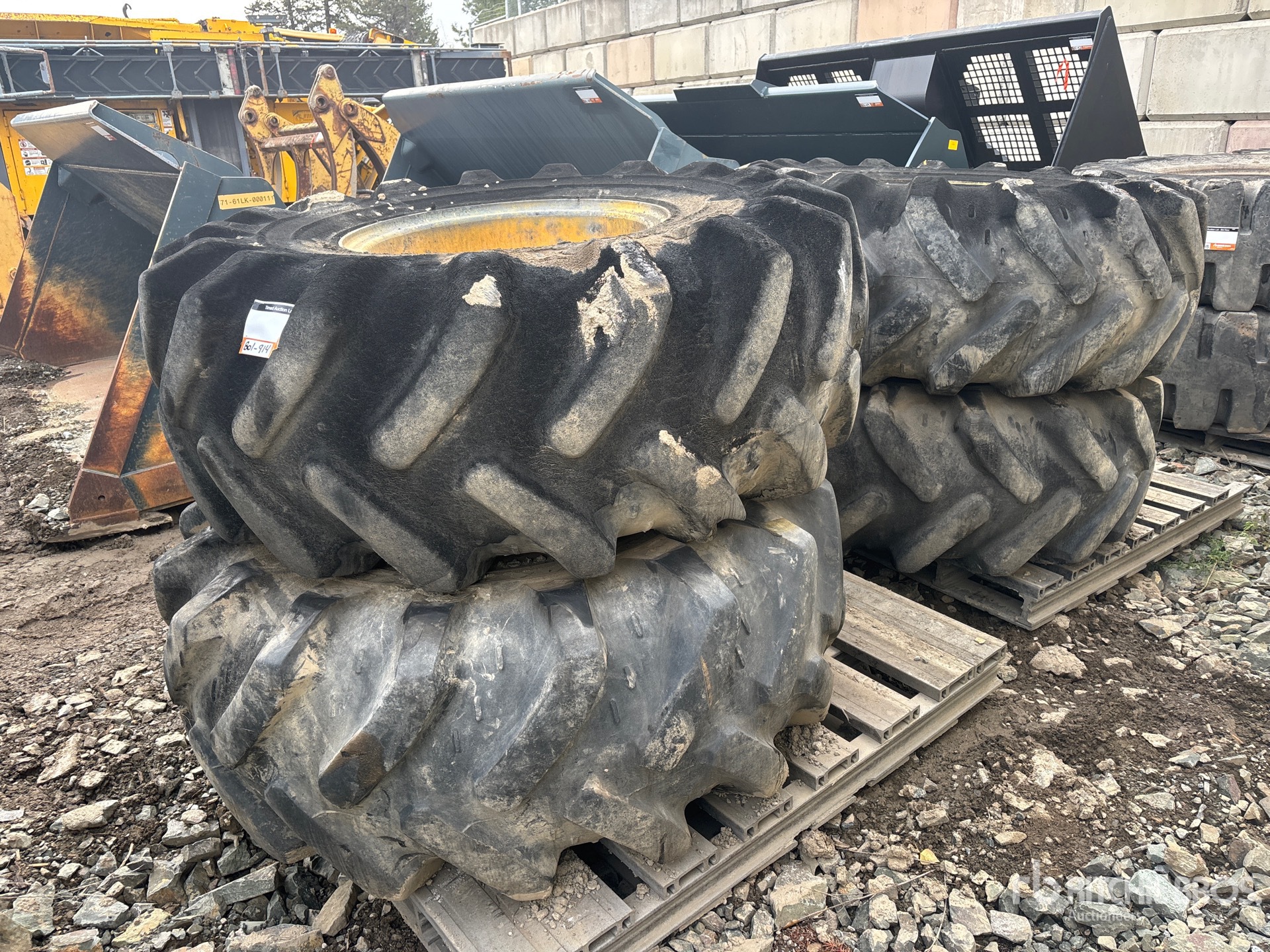 General Appearance with Bild, Ecke vorne links