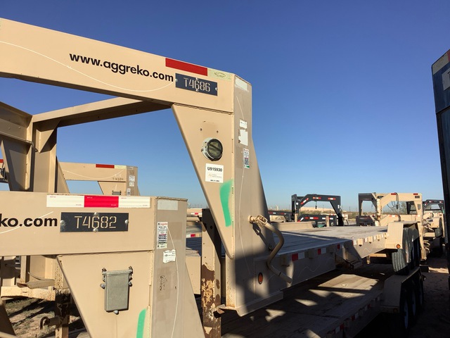 2014 (unverified) ABU 30 ft Tri/A Gooseneck Flatbed Trailer