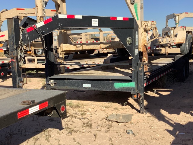 2011 (unverified) Kaufman 24 ft T/A Gooseneck Flatbed Trailer