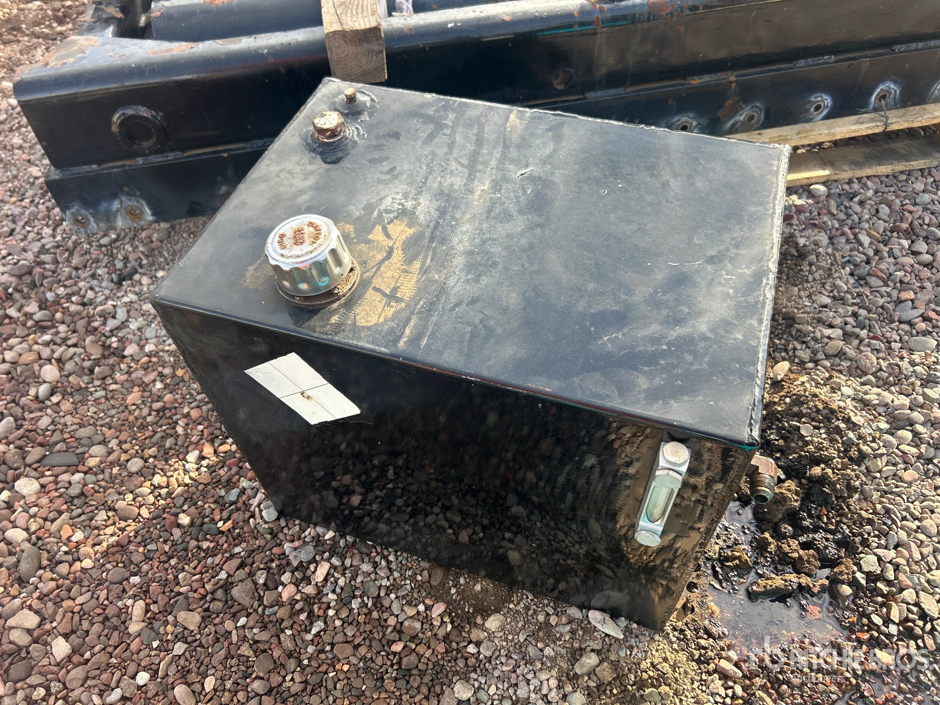 General Appearance with Bild, Ecke vorne rechts