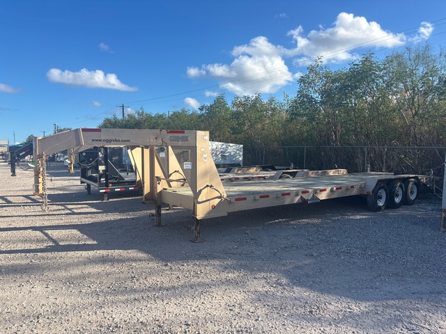 2012 (unverified) ABU 30 ft Tri/A Gooseneck Equipment flat bed Flatbed Trailer