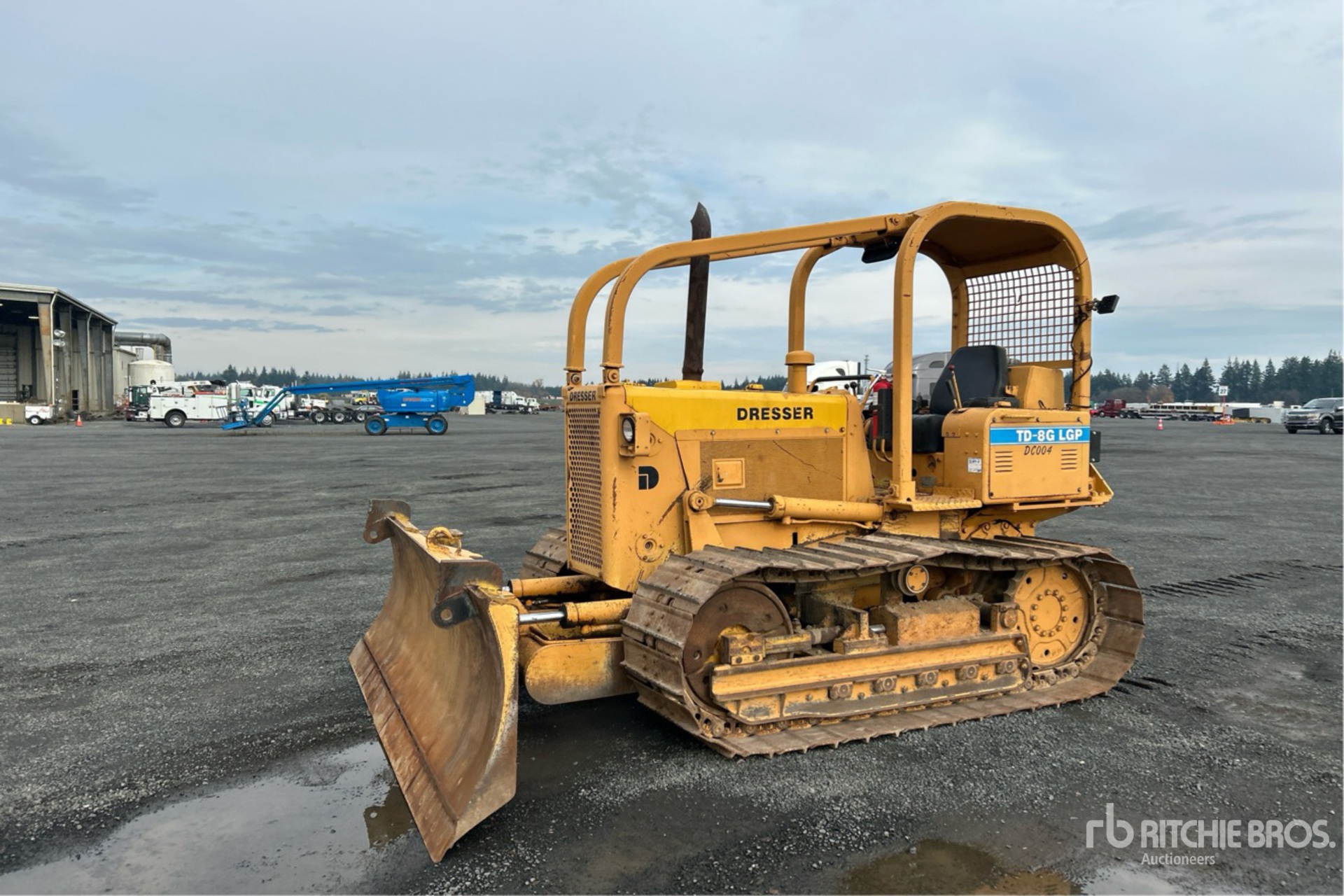 General Appearance with Foto, angolo anteriore sinistro