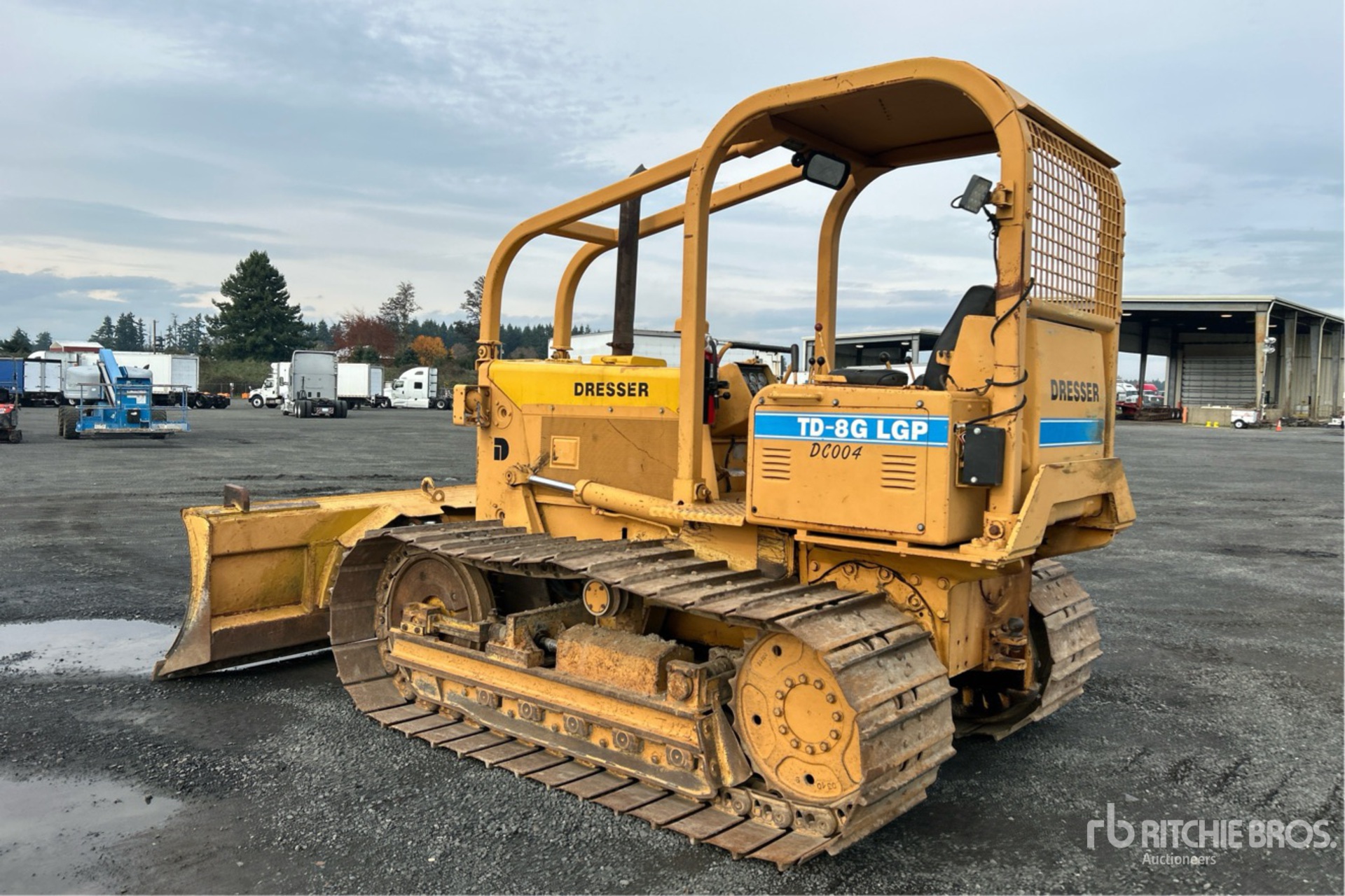 General Appearance with Foto, angolo posteriore sinistro