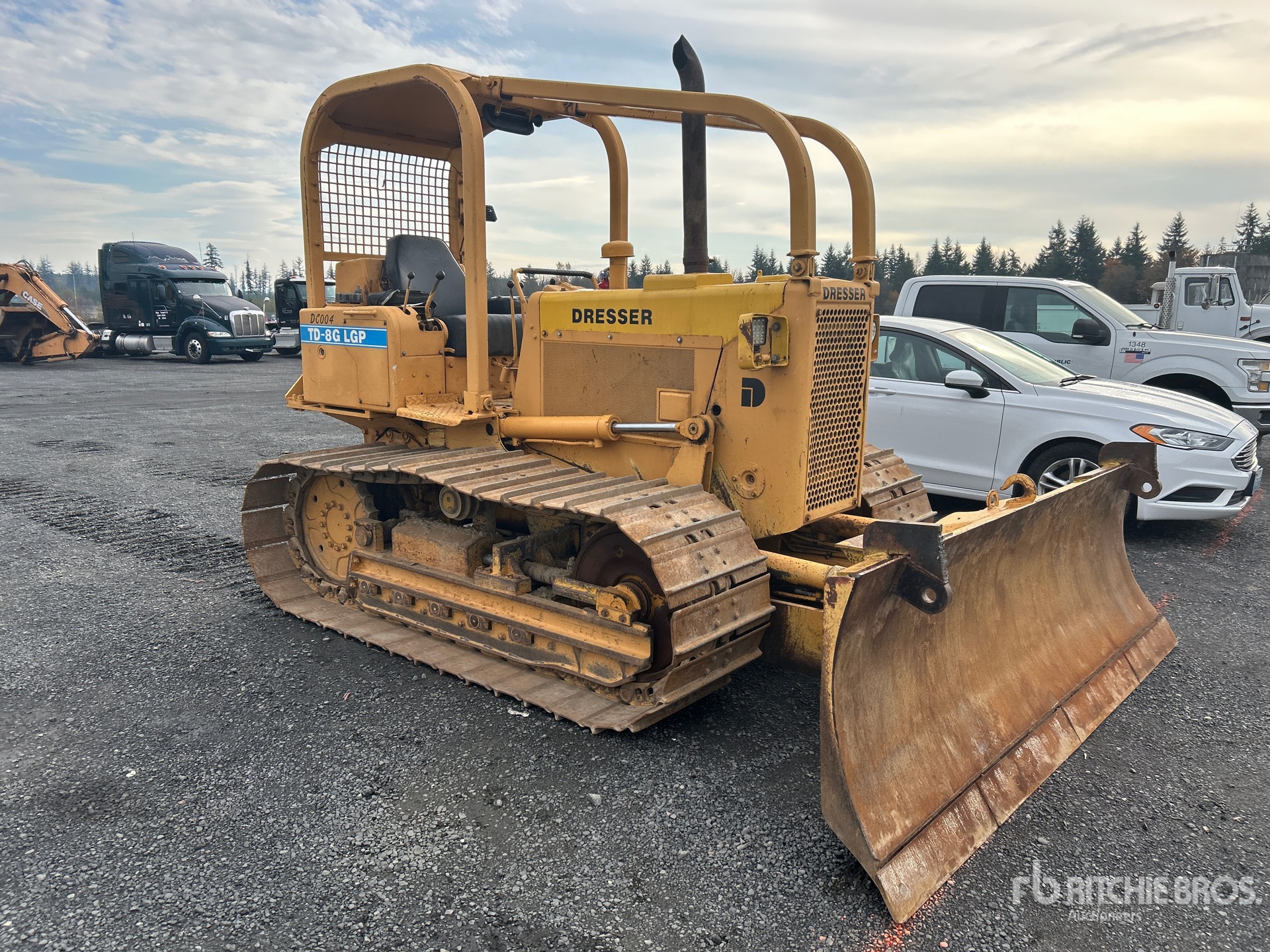 General Appearance with Picture, Right Front Corner