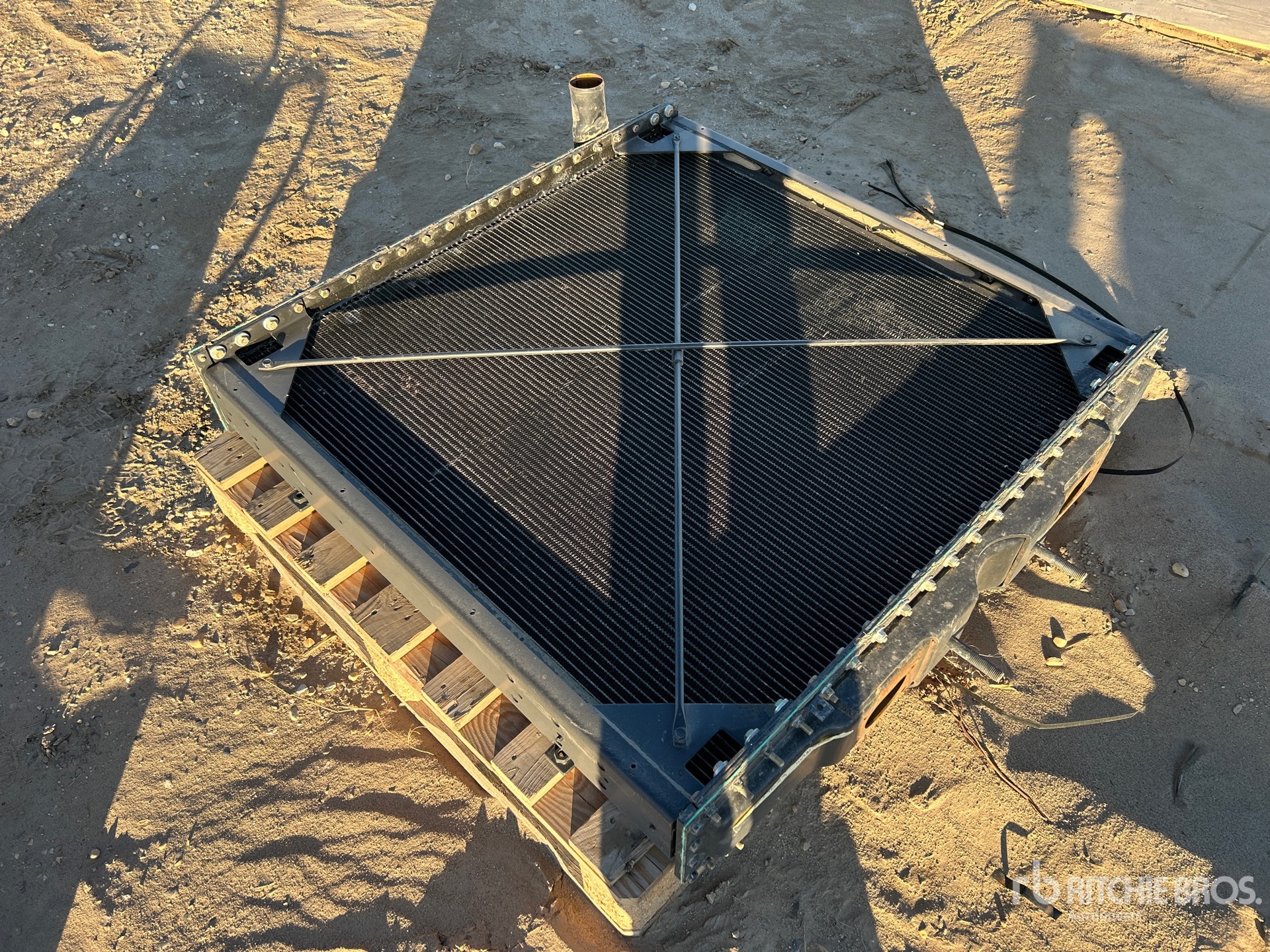 General Appearance with Foto, angolo posteriore sinistro