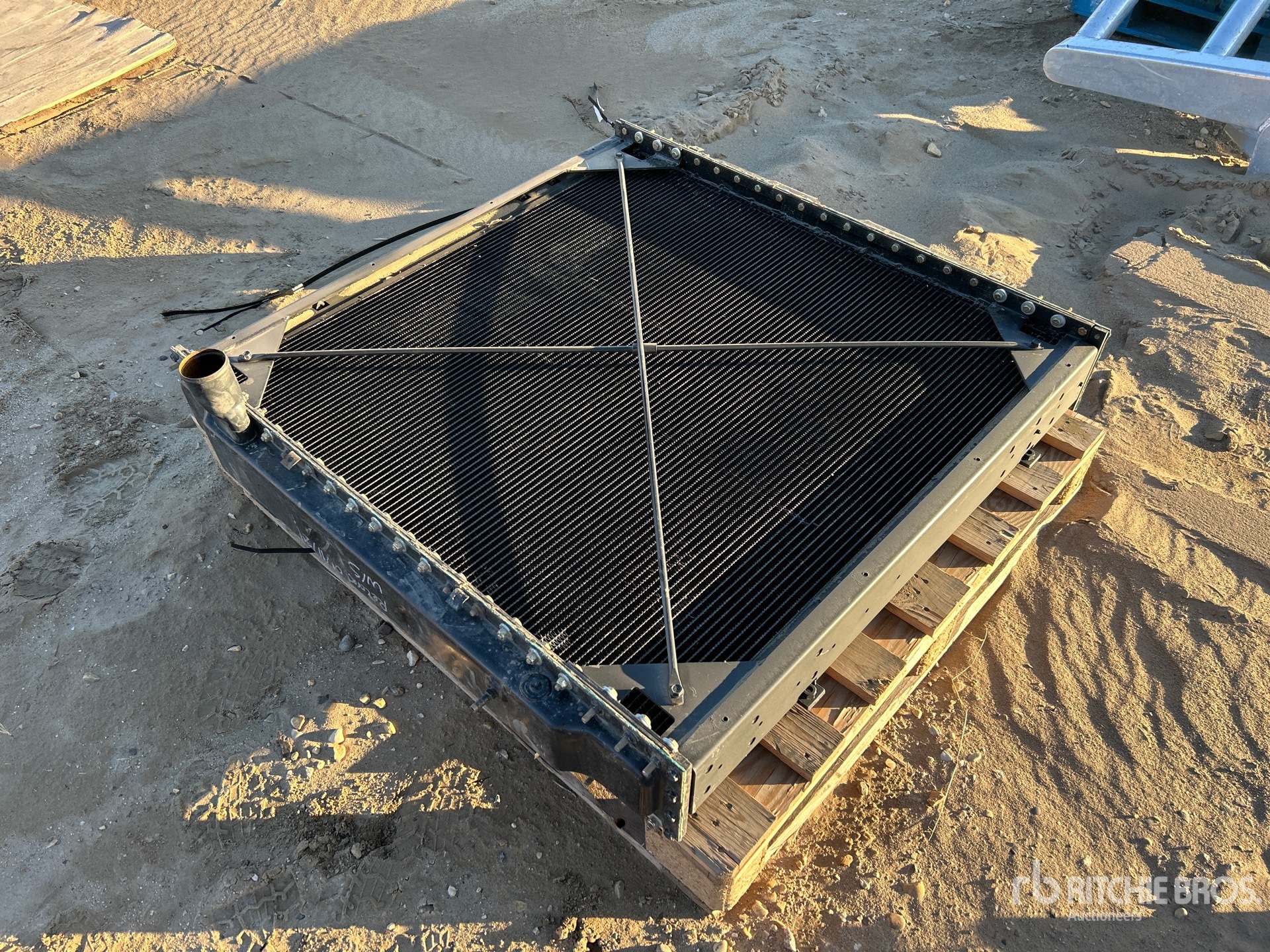 General Appearance with Foto, angolo anteriore sinistro