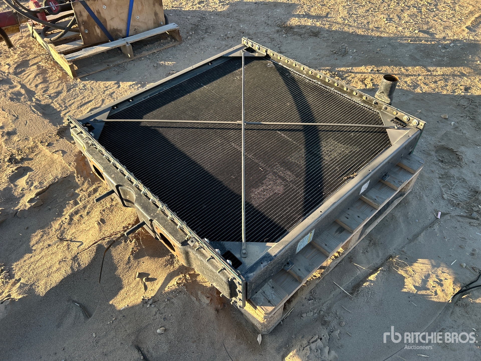 General Appearance with Foto, angolo anteriore sinistro