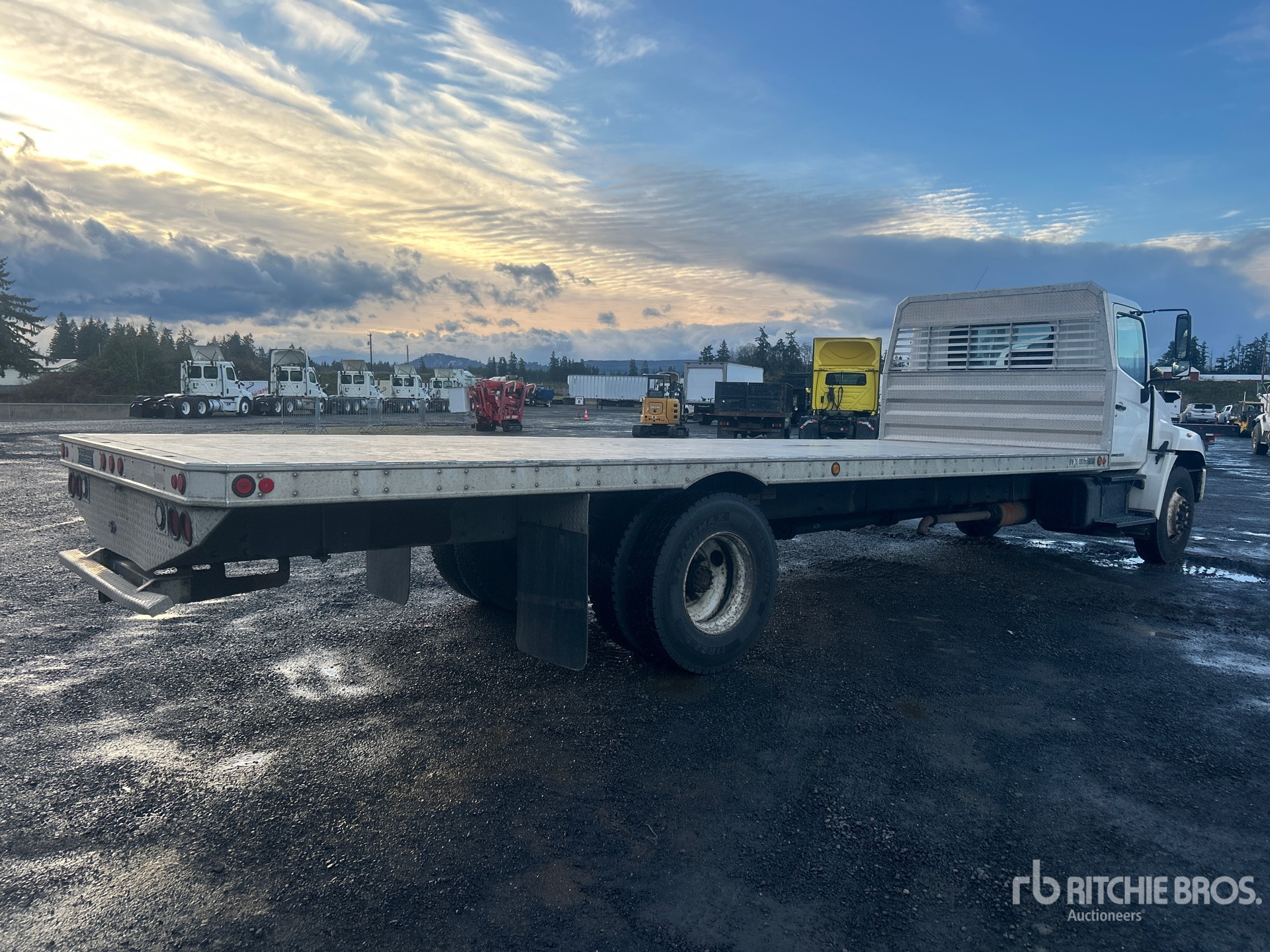 General Appearance with Bild, Ecke hinten rechts