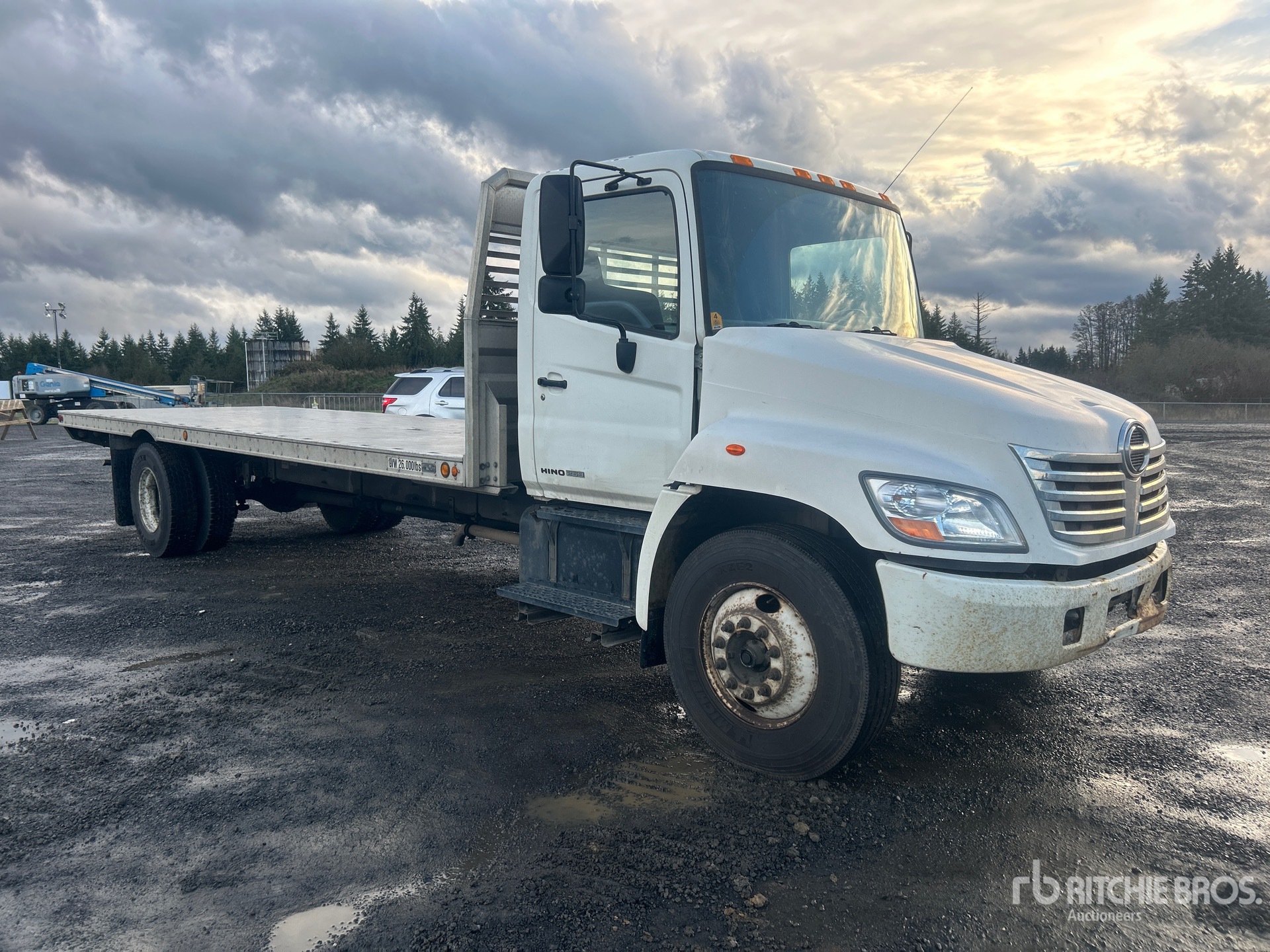 General Appearance with Bild, Ecke vorne rechts