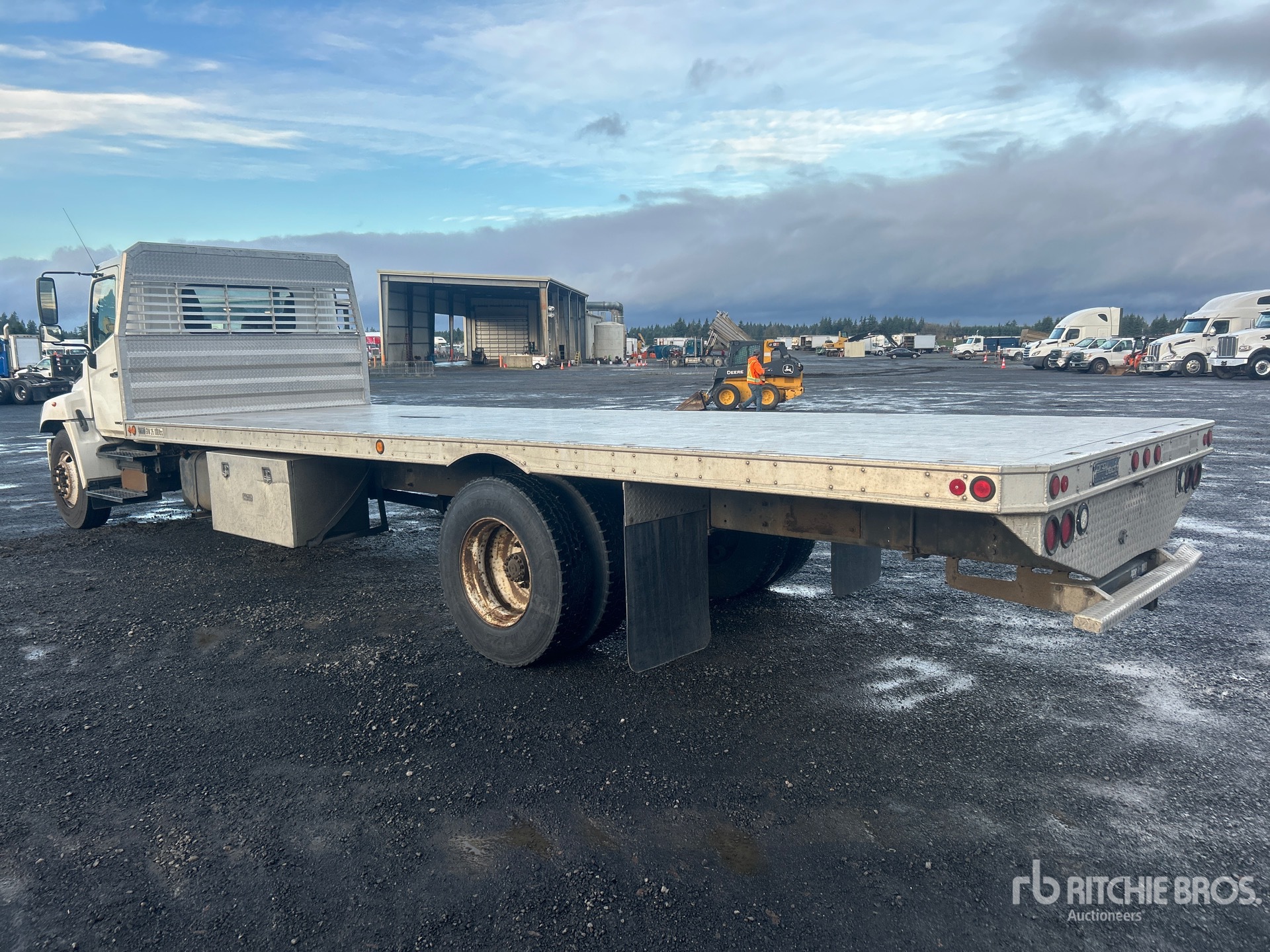 General Appearance with Bild, Ecke hinten links