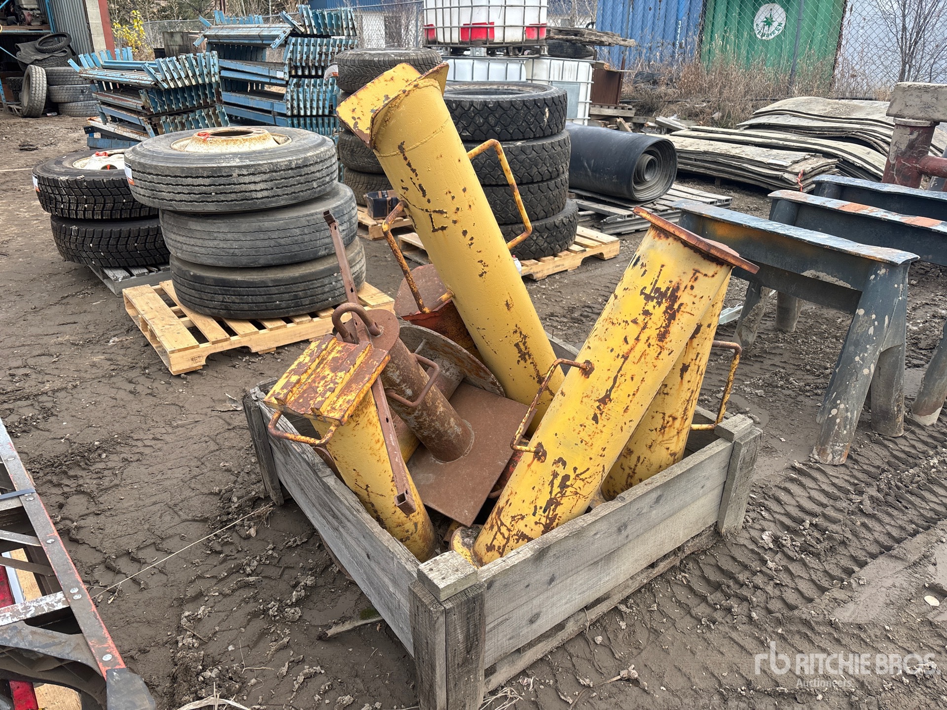 General Appearance with Bild, Ecke vorne links