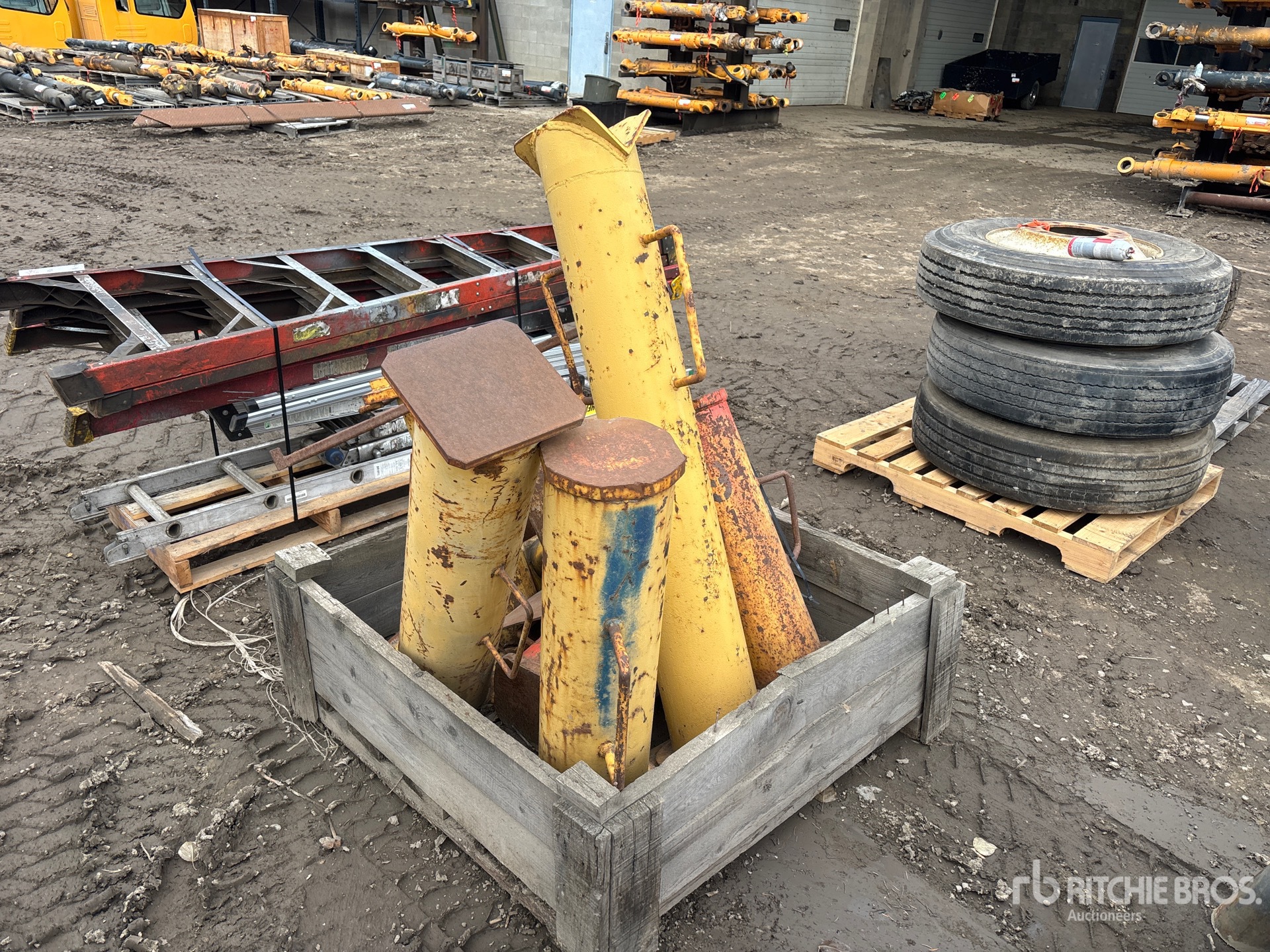 General Appearance with Bild, Ecke hinten links