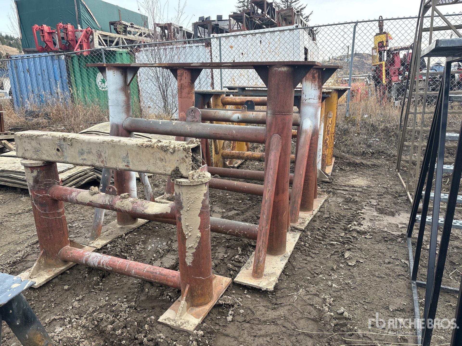 General Appearance with Bild, Ecke vorne links