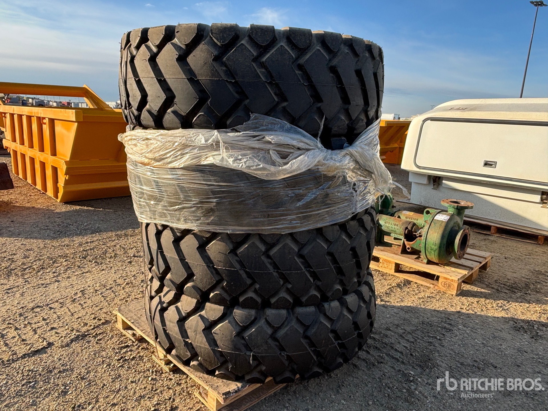 General Appearance with Bild, Ecke vorne links