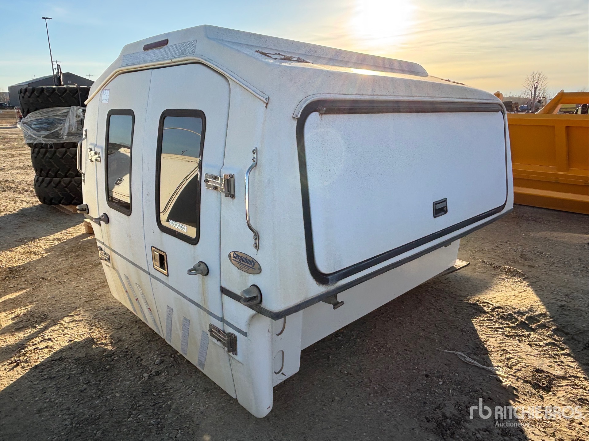 General Appearance with Imagen: esquina trasera derecha