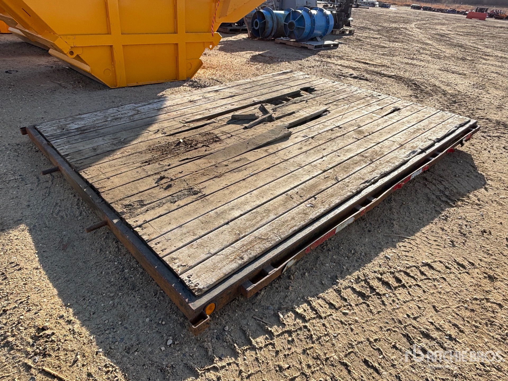 General Appearance with Bild, Ecke vorne rechts