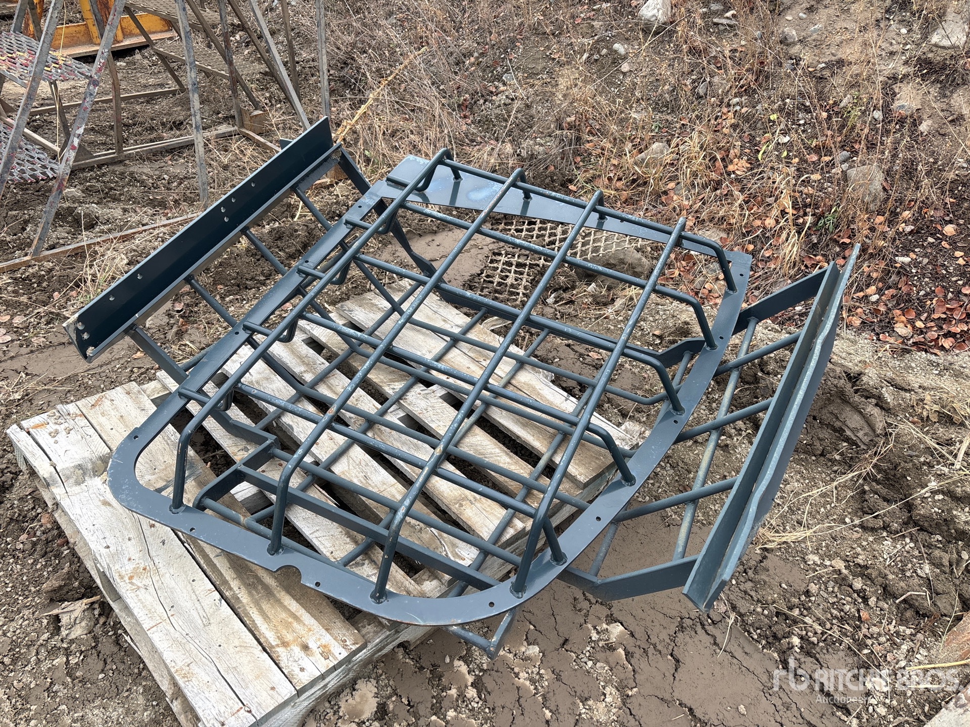 General Appearance with Bild, Ecke vorne links