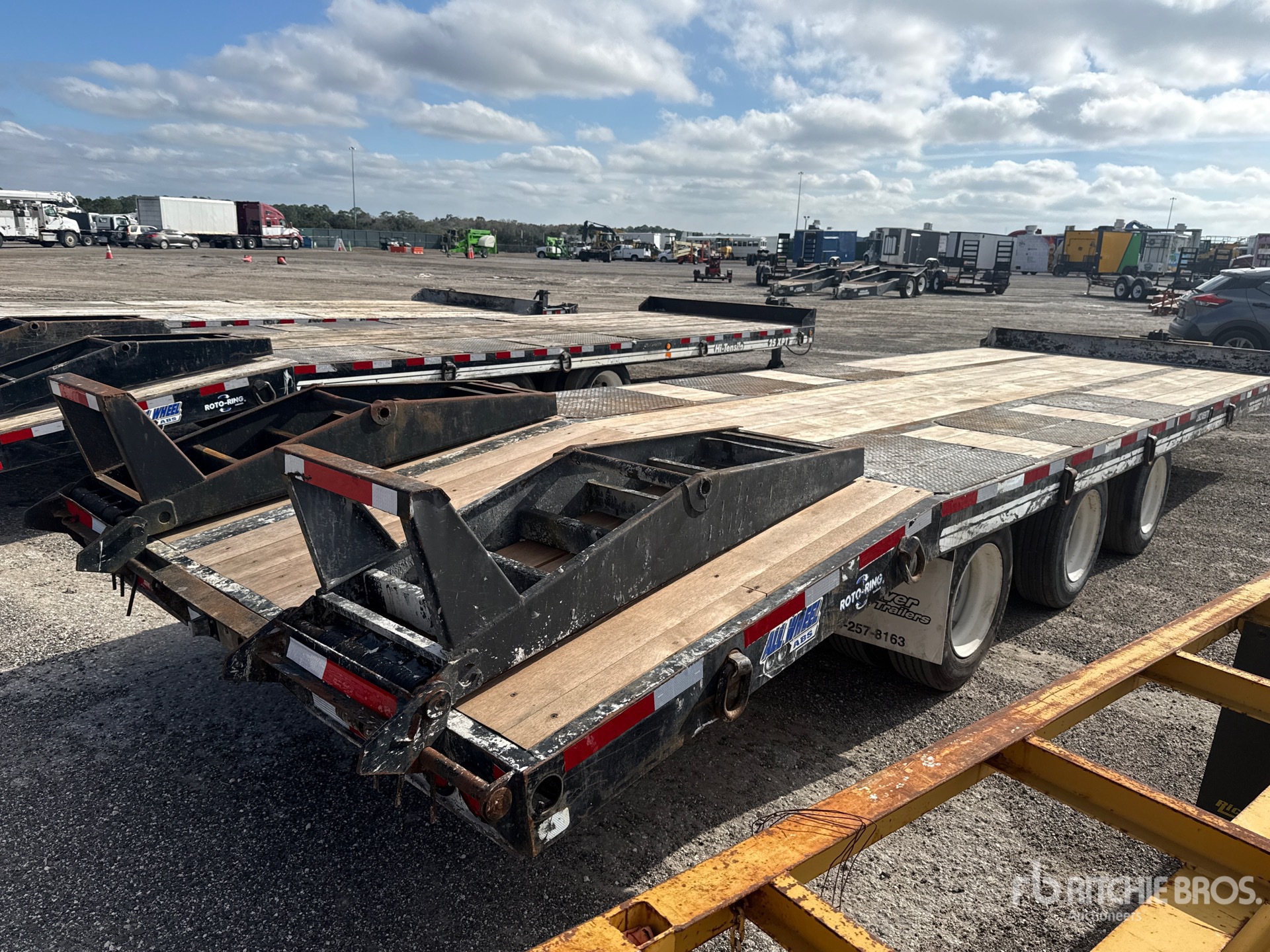 General Appearance with Bild, Ecke hinten rechts