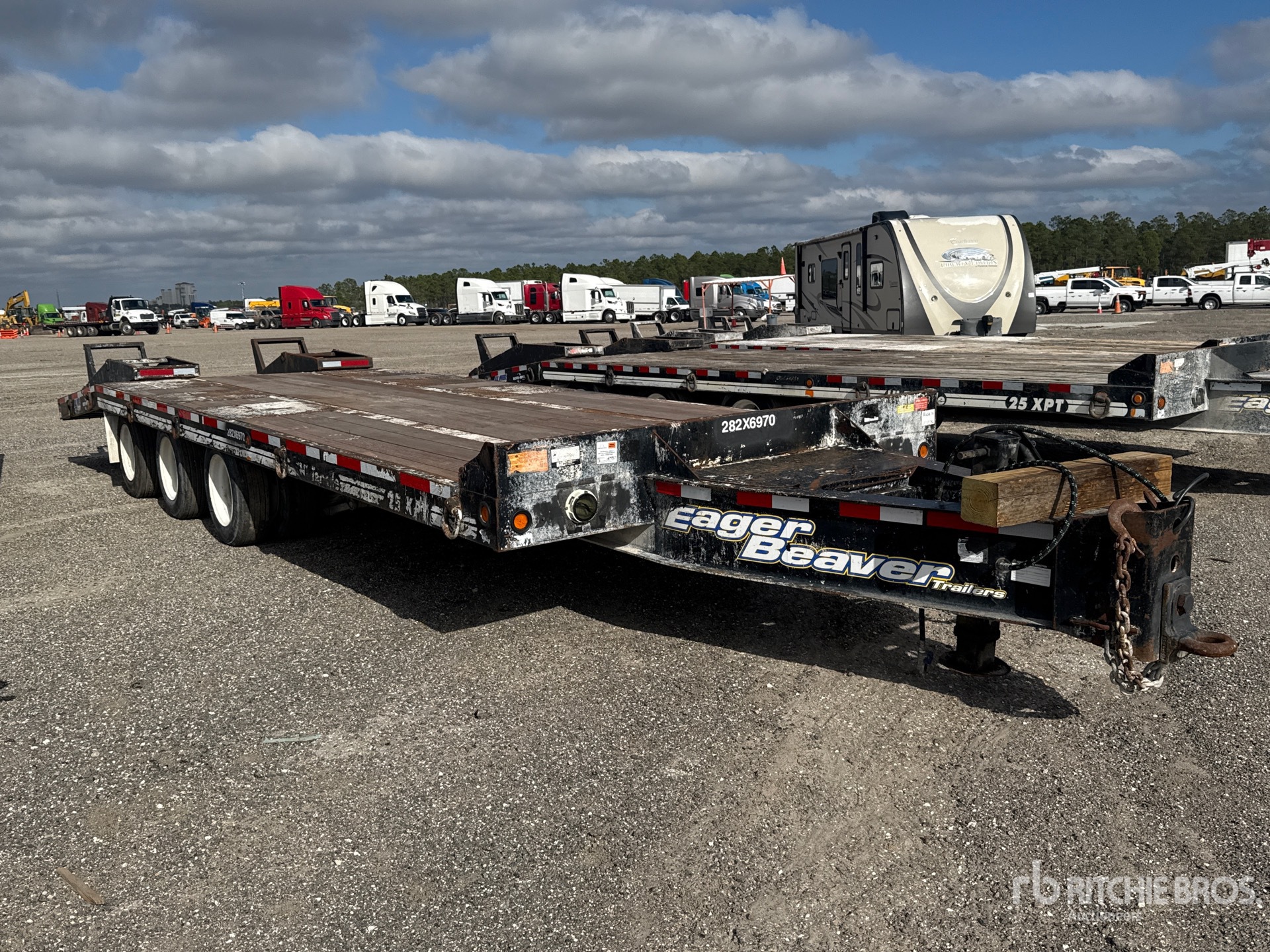 General Appearance with Bild, Ecke vorne rechts