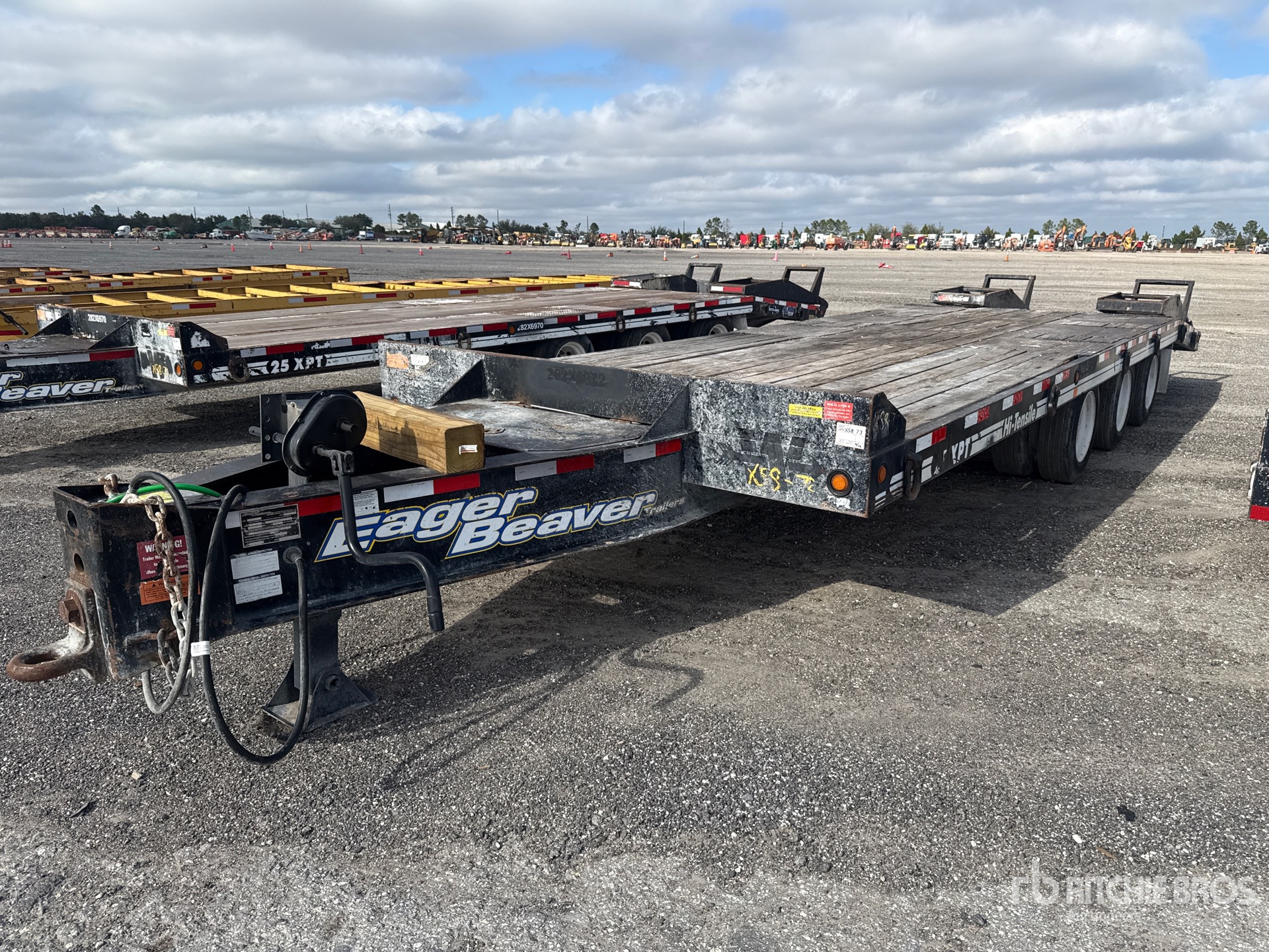 General Appearance with Bild, Ecke vorne links