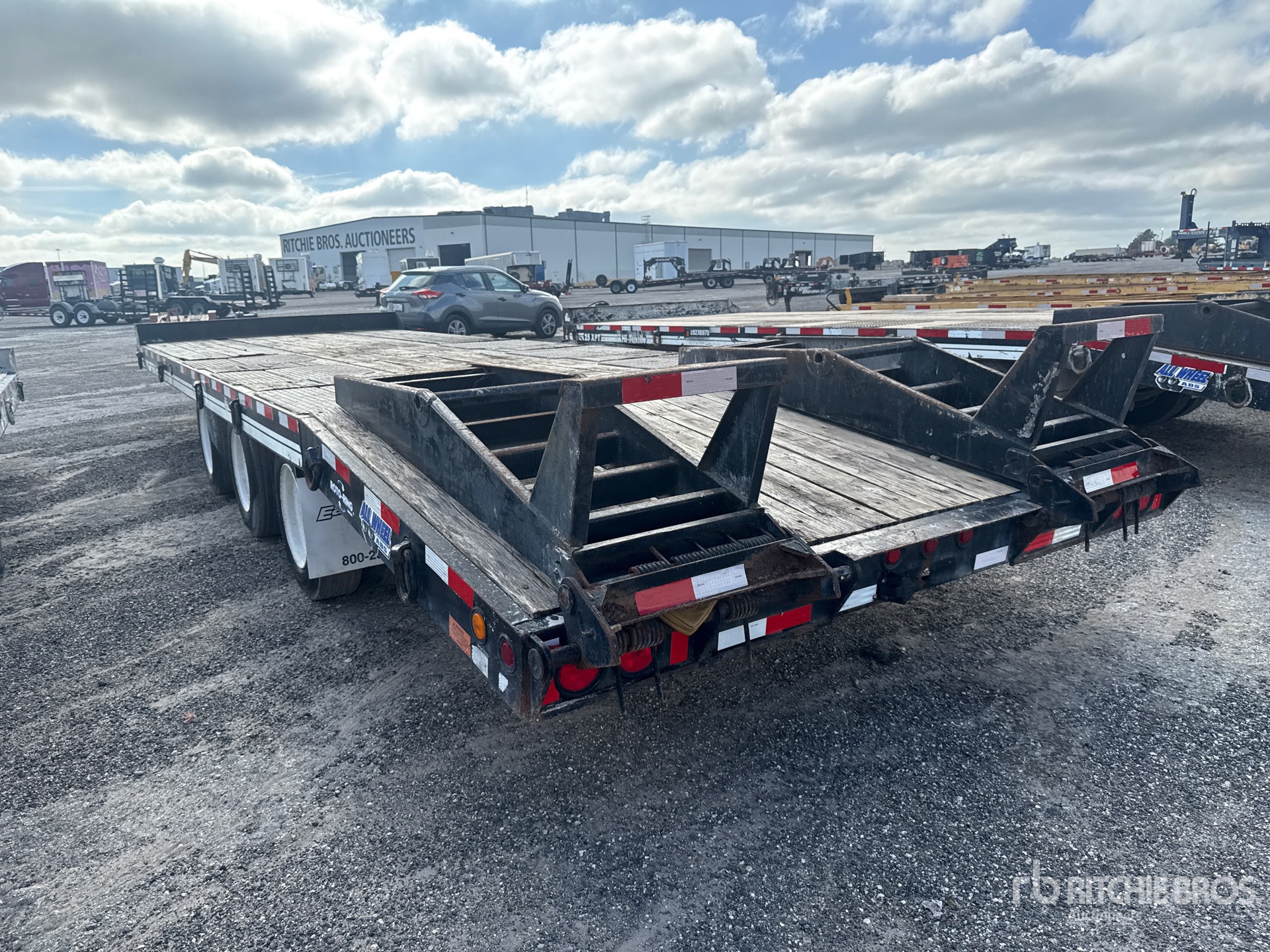 General Appearance with Bild, Ecke hinten links