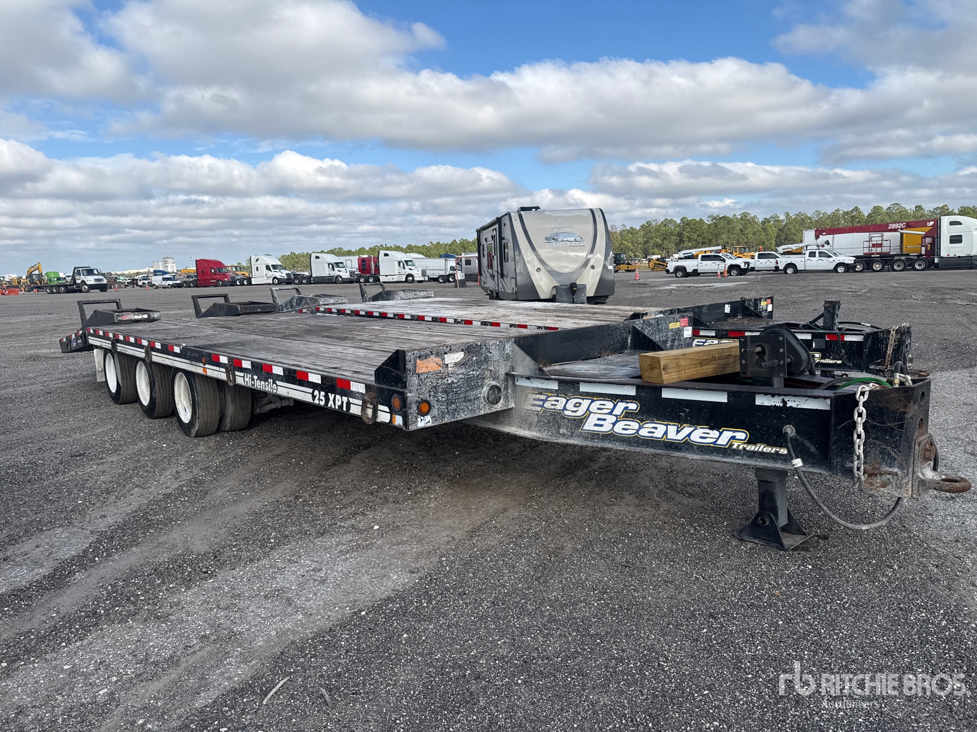 General Appearance with Bild, Ecke vorne rechts