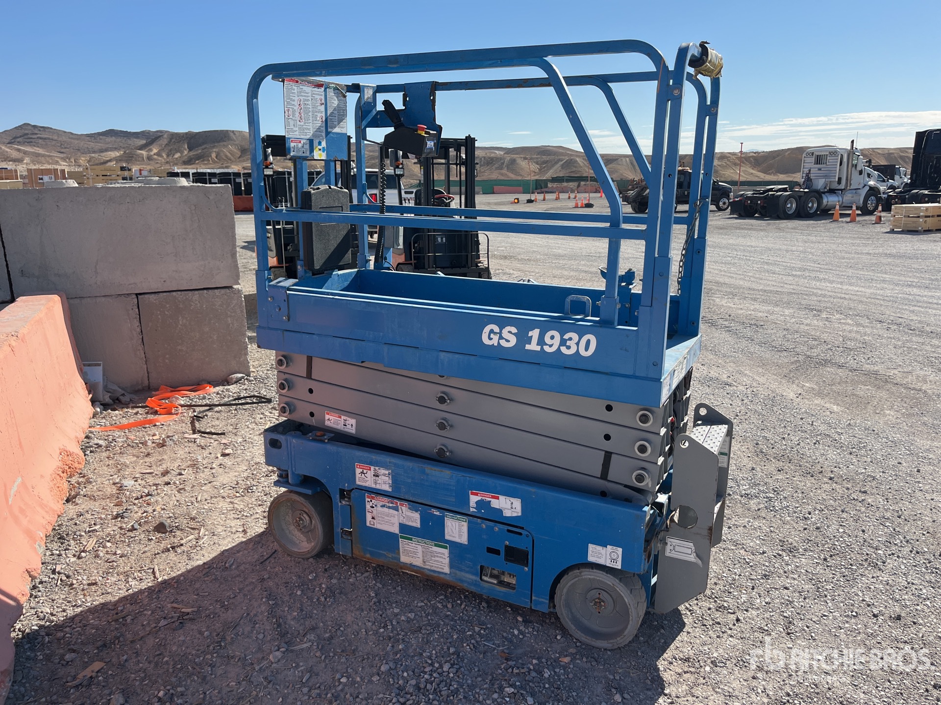 General Appearance with Bild, Ecke vorne links