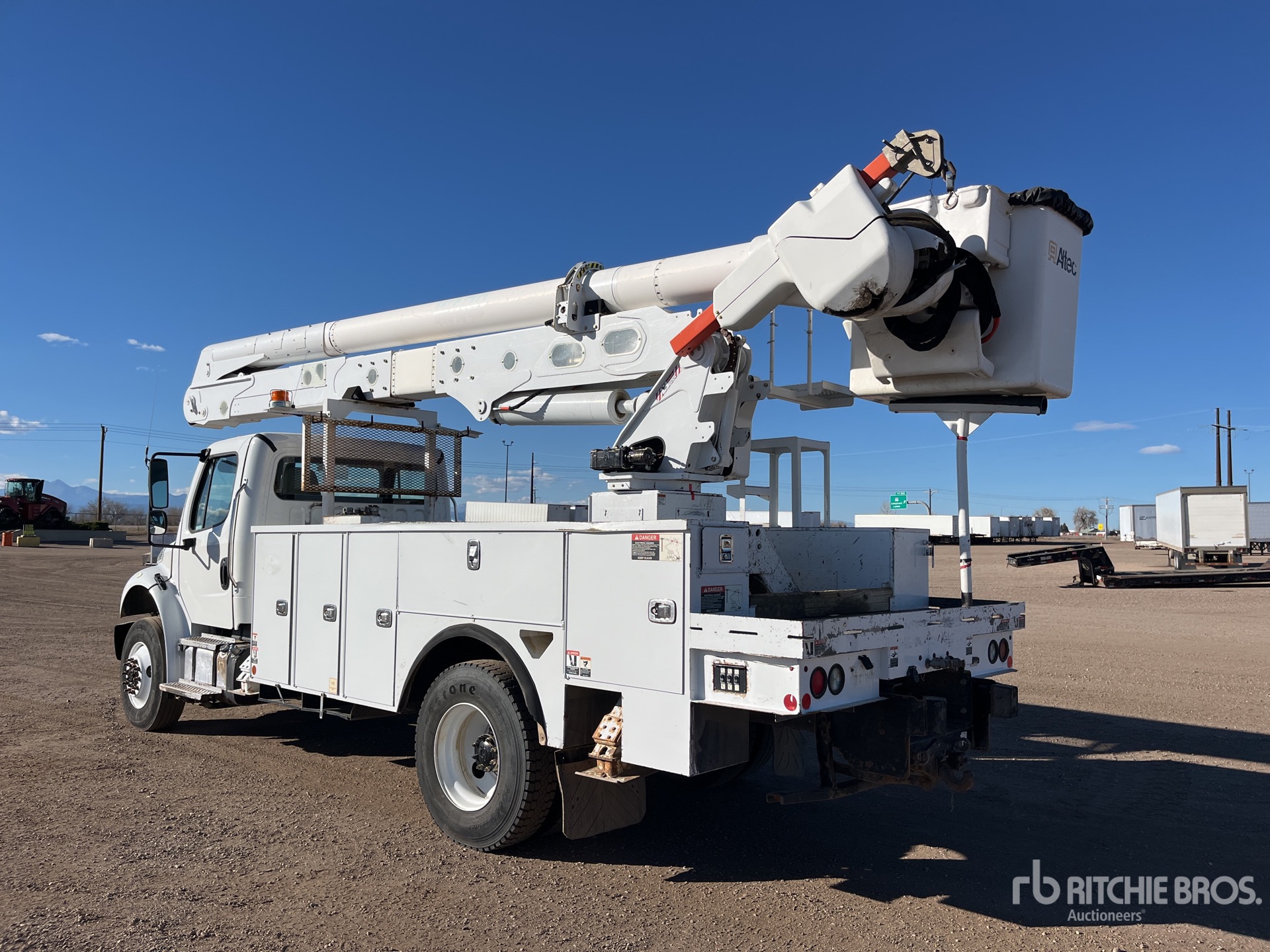 General Appearance with Foto, angolo posteriore sinistro