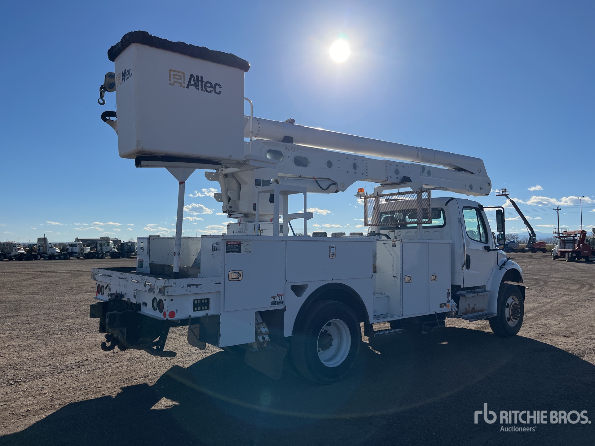 General Appearance with Foto, angolo anteriore sinistro