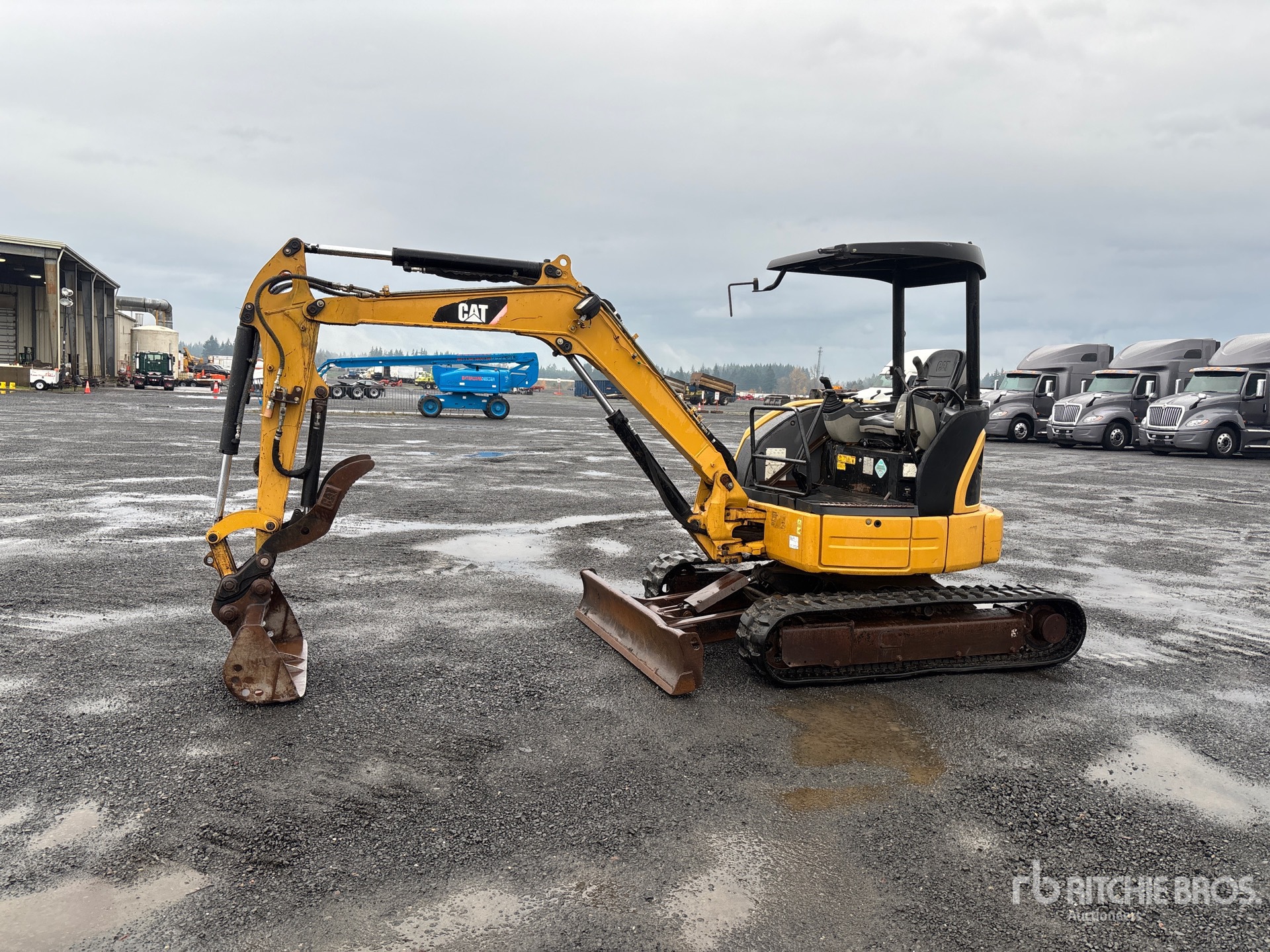 General Appearance with Picture, Left Front Corner