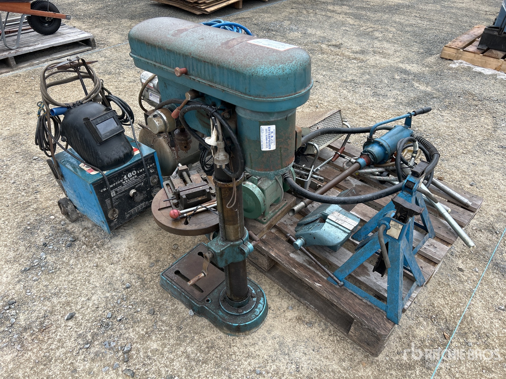 General Appearance with Picture, Right Front Corner