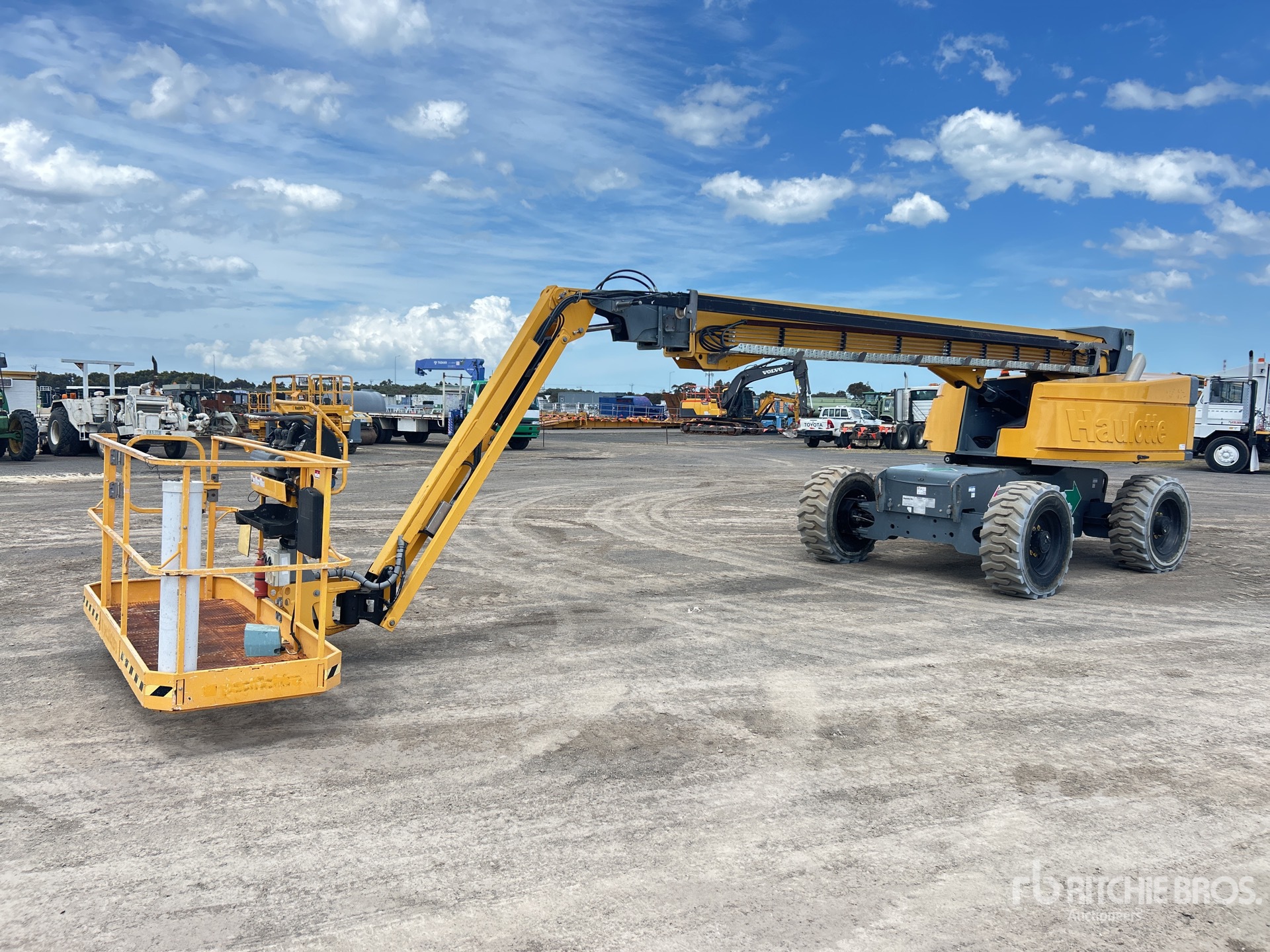 General Appearance with Bild, Ecke vorne links