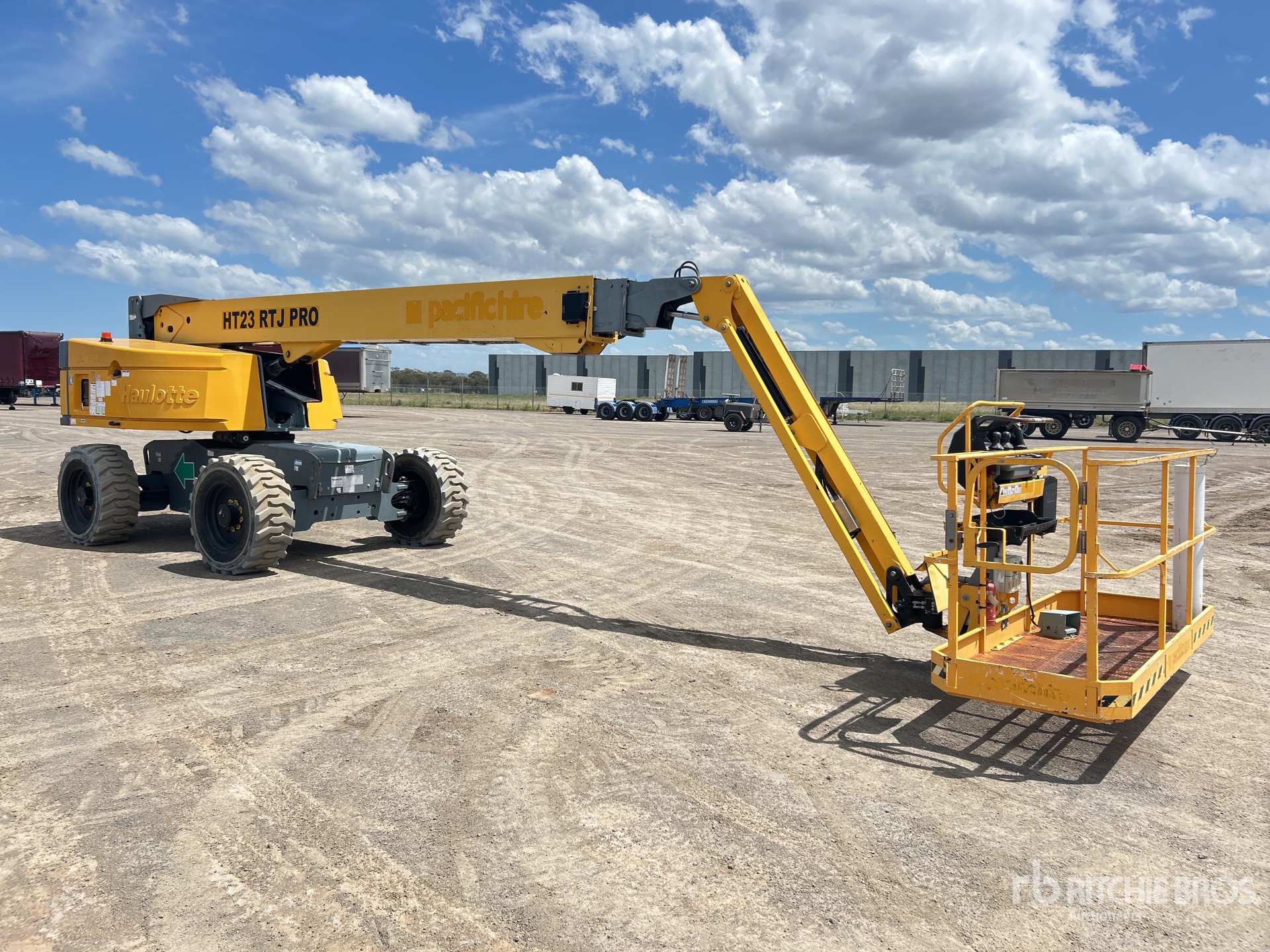 General Appearance with Bild, Ecke vorne rechts