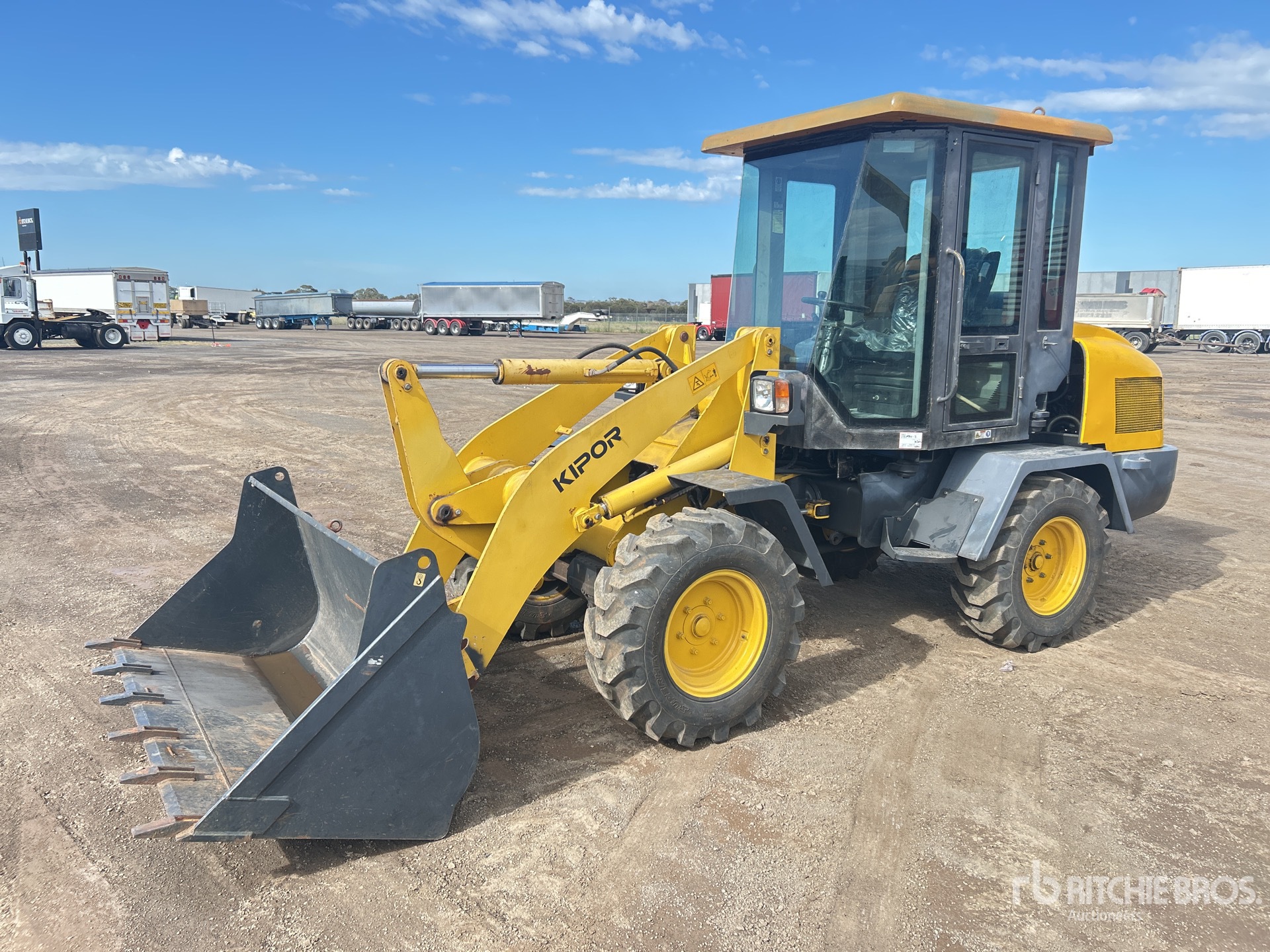 General Appearance with Picture, Left Front Corner