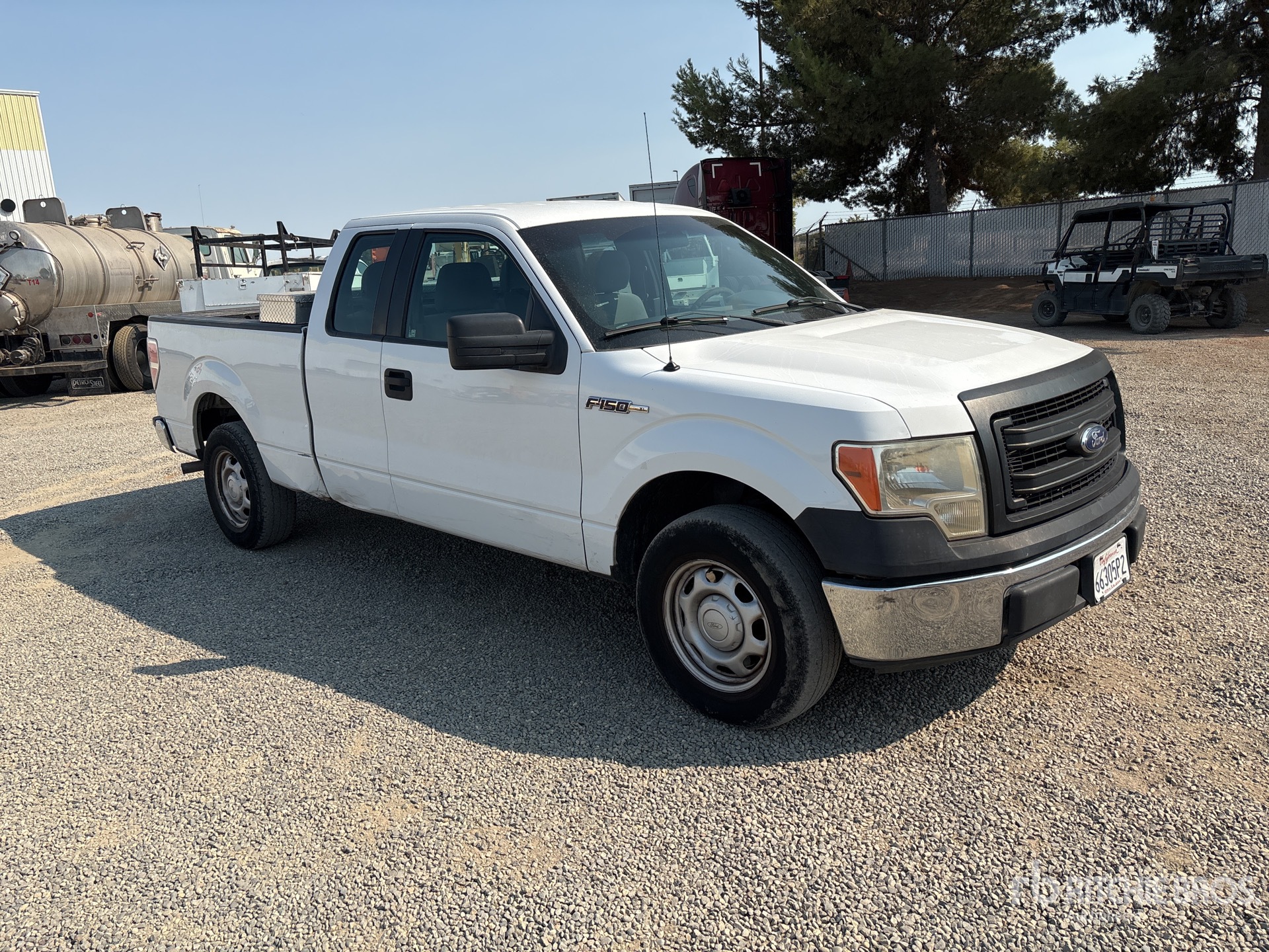 General Appearance with Picture, Right Front Corner