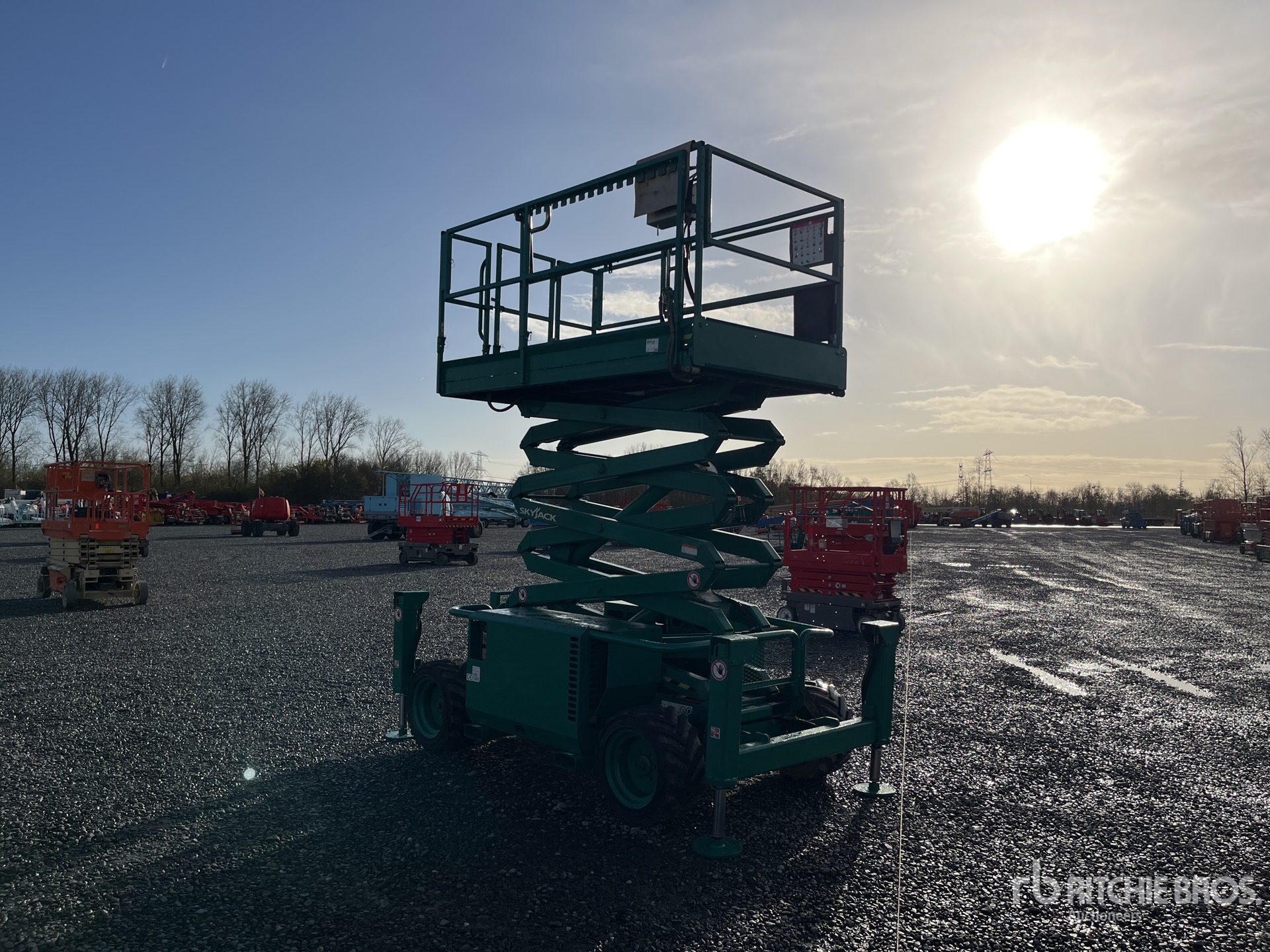 General Appearance with Picture, Right Front Corner