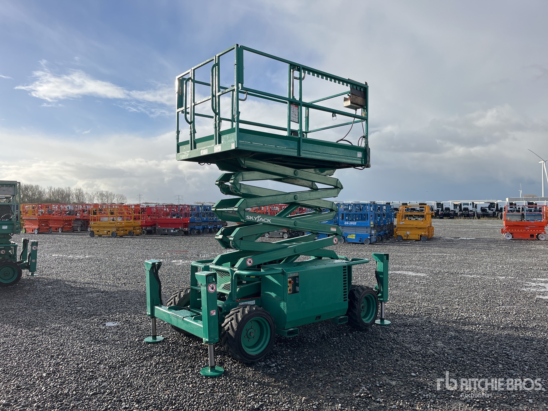 General Appearance with Picture, Left Front Corner