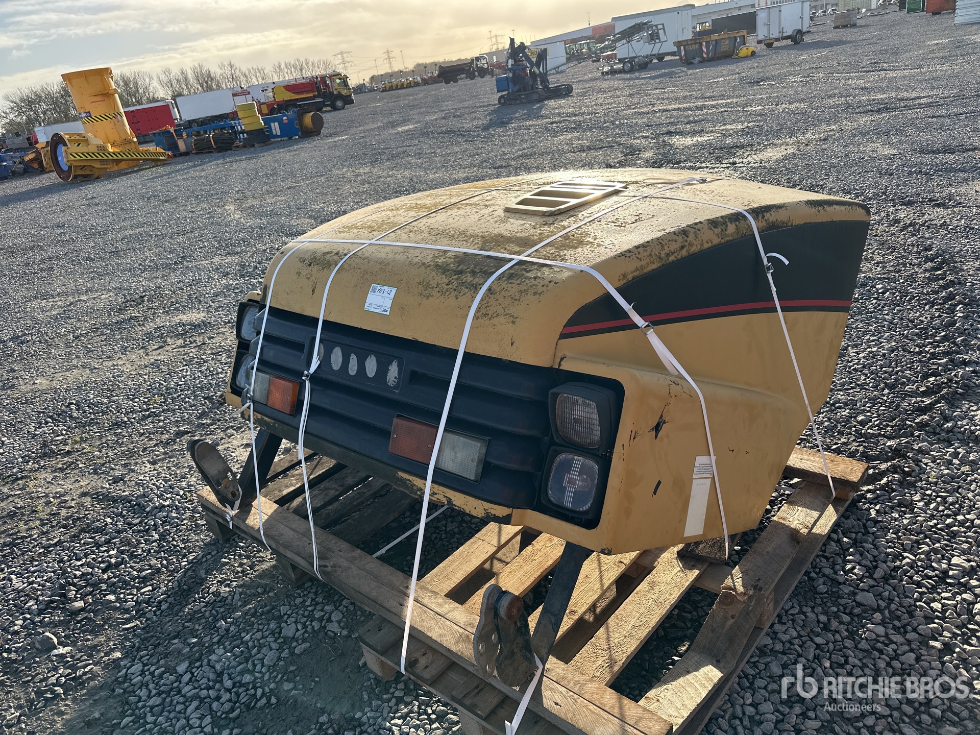 General Appearance with Picture, Left Front Corner