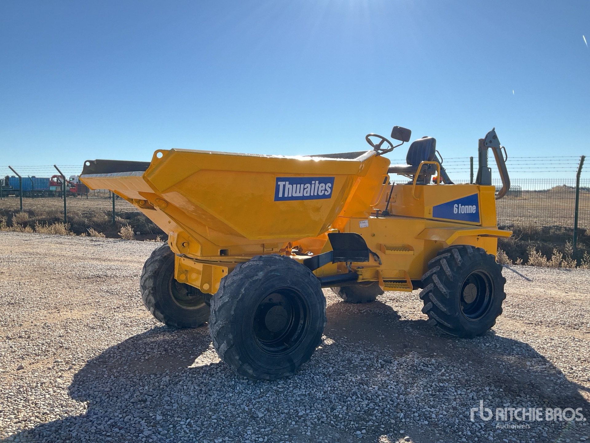 General Appearance with Bild, Ecke vorne links