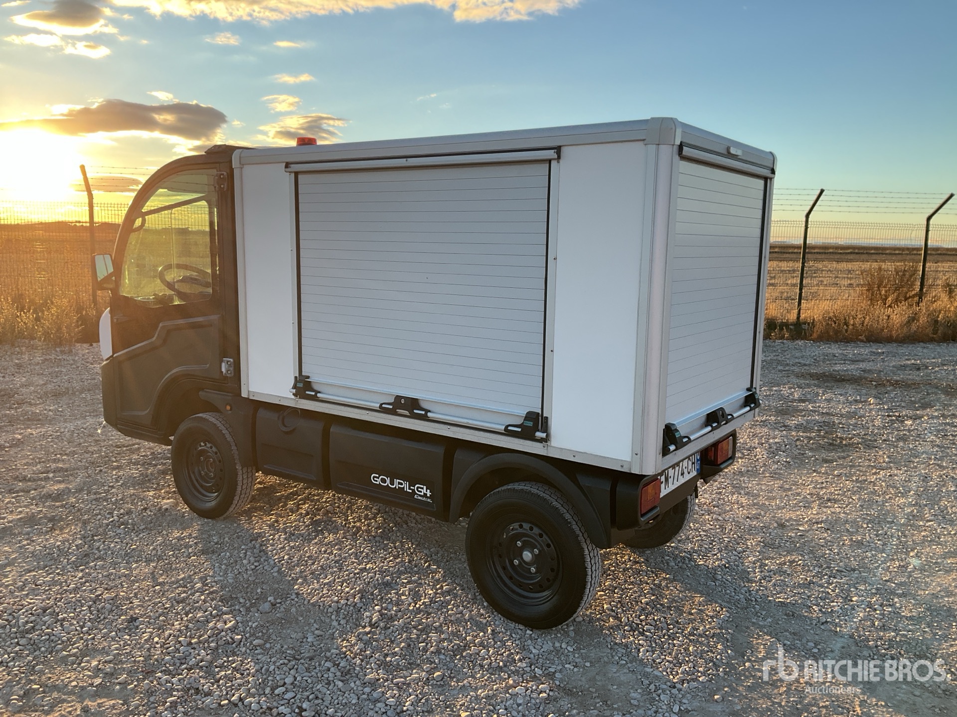 General Appearance with Picture, Left Rear Corner