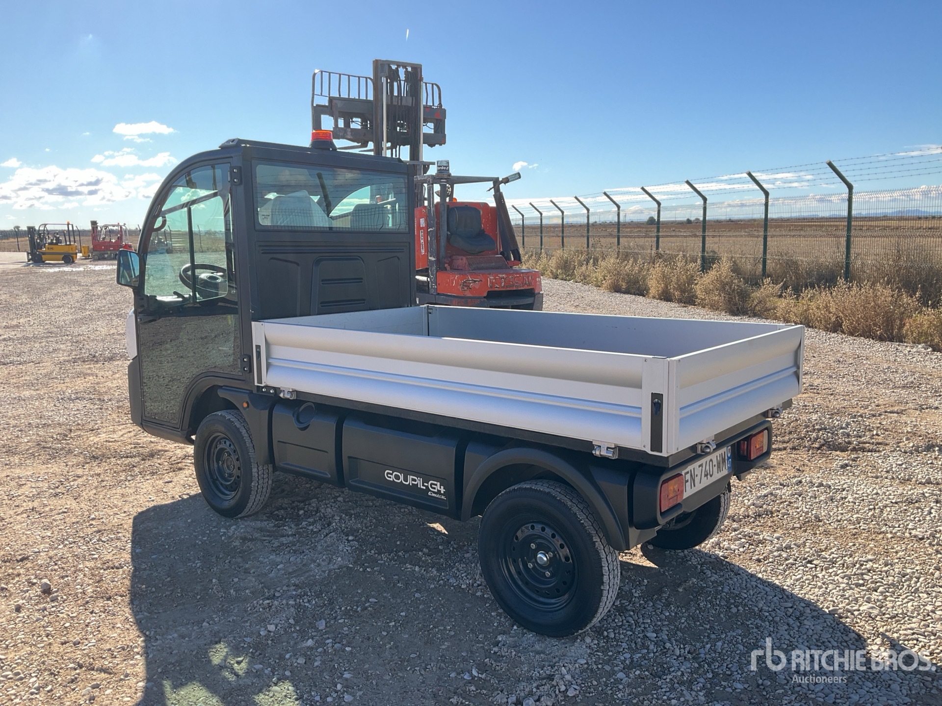 General Appearance with Bild, Ecke hinten links