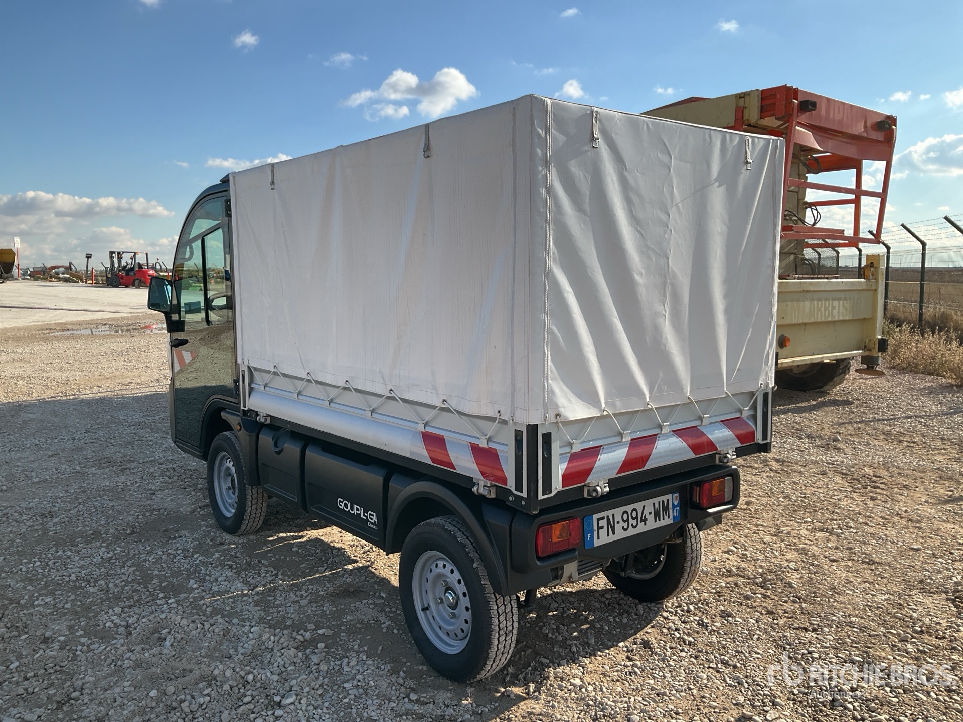 General Appearance with Picture, Left Rear Corner