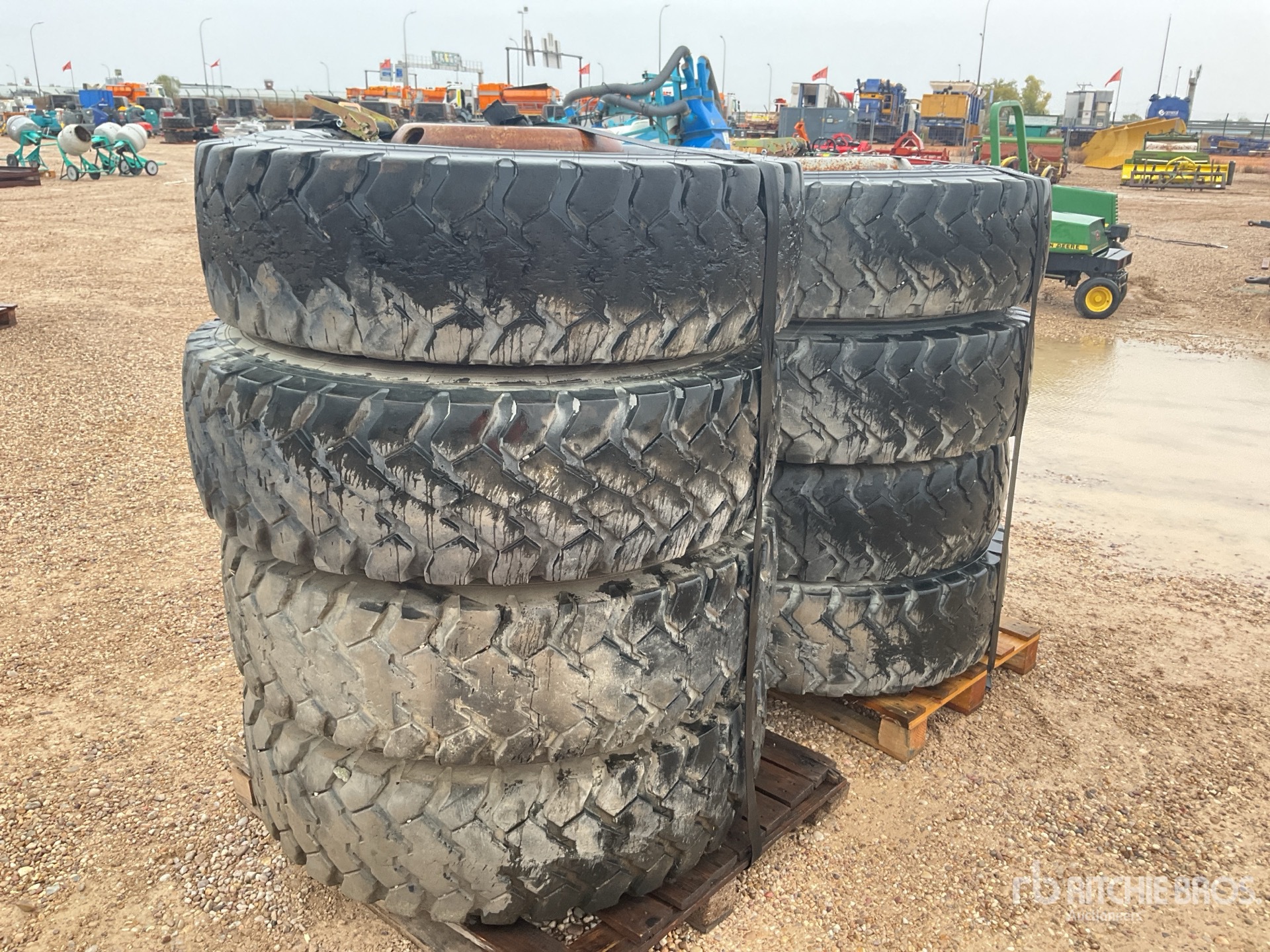 General Appearance with Bild, Ecke vorne links