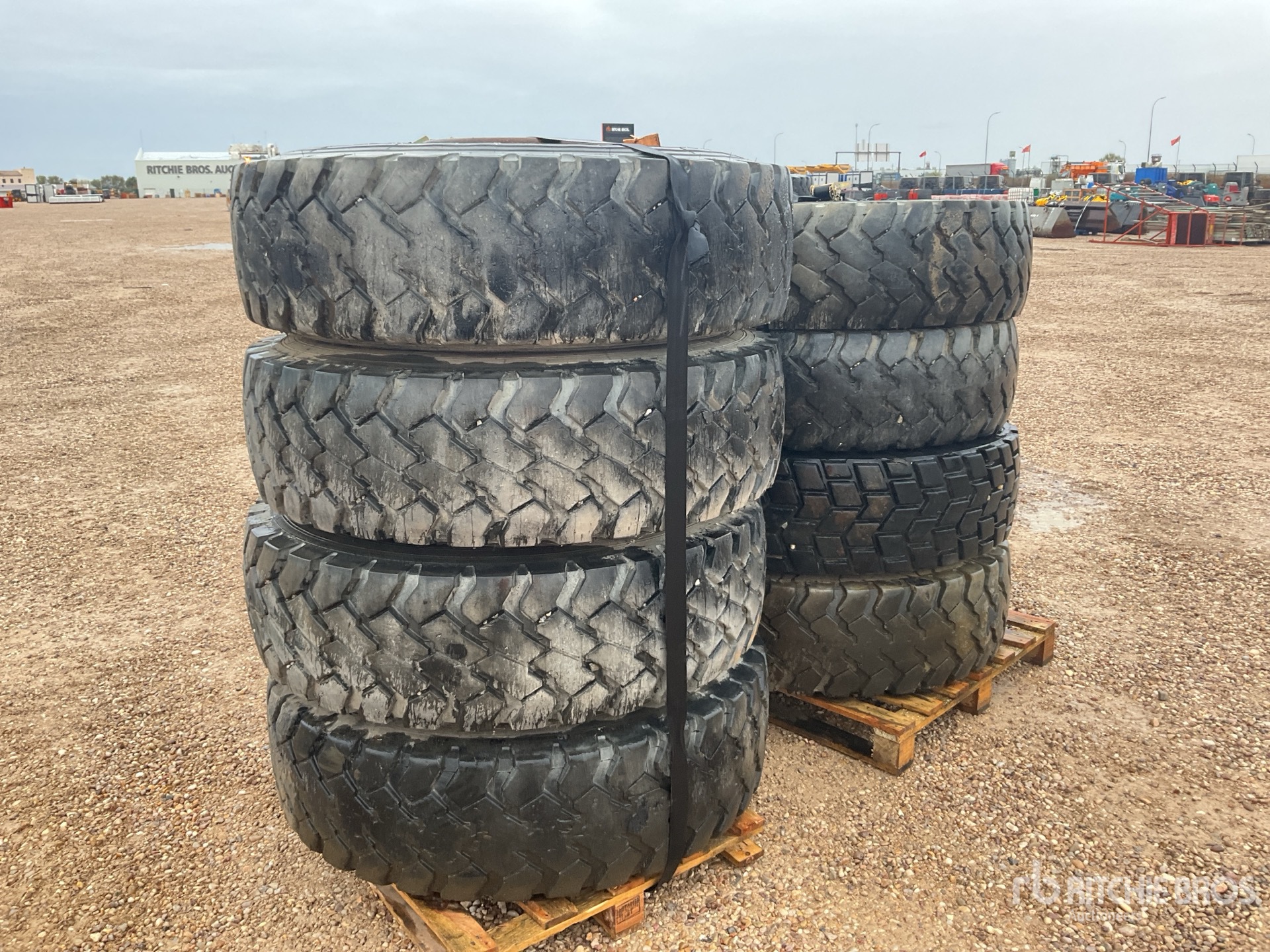 General Appearance with Bild, Ecke vorne links